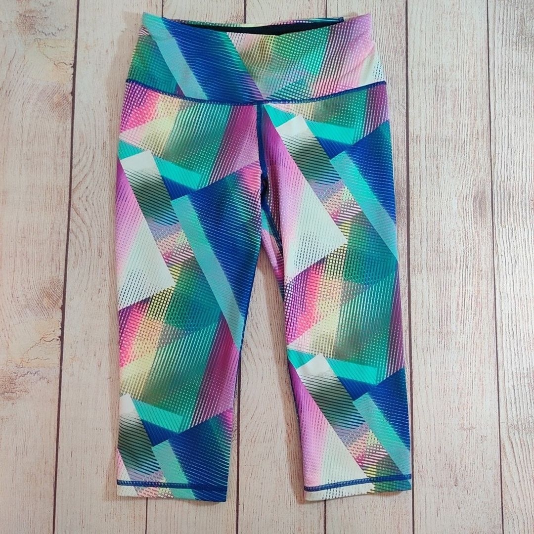 Victoria's Secret VSX Knockout Digi Cube rainbow cropped leggings sz S Size 27" / US 4 / IT 40 - 1 Thumbnail