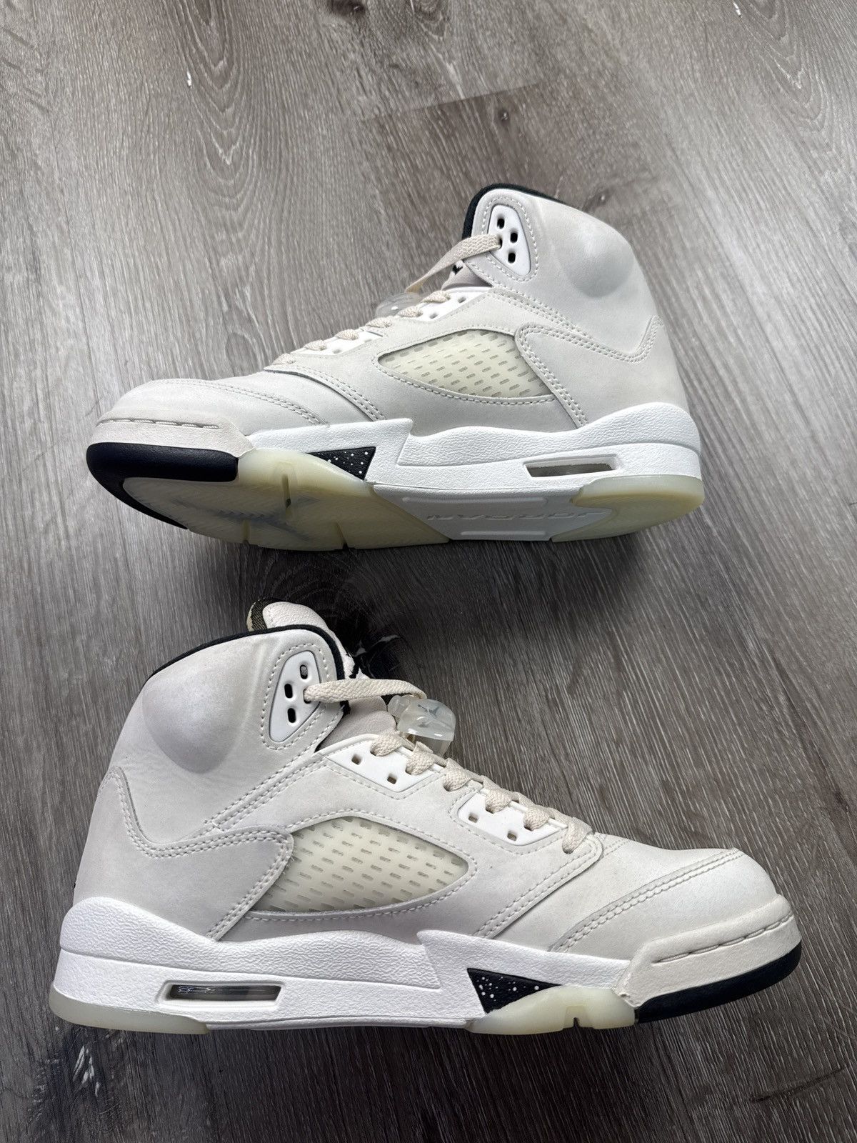 Jordan Brand Air Jordan 5 SE “Sail” GS **PRE-OWNED** Size US 7 / EU 40 - 2 Thumbnail