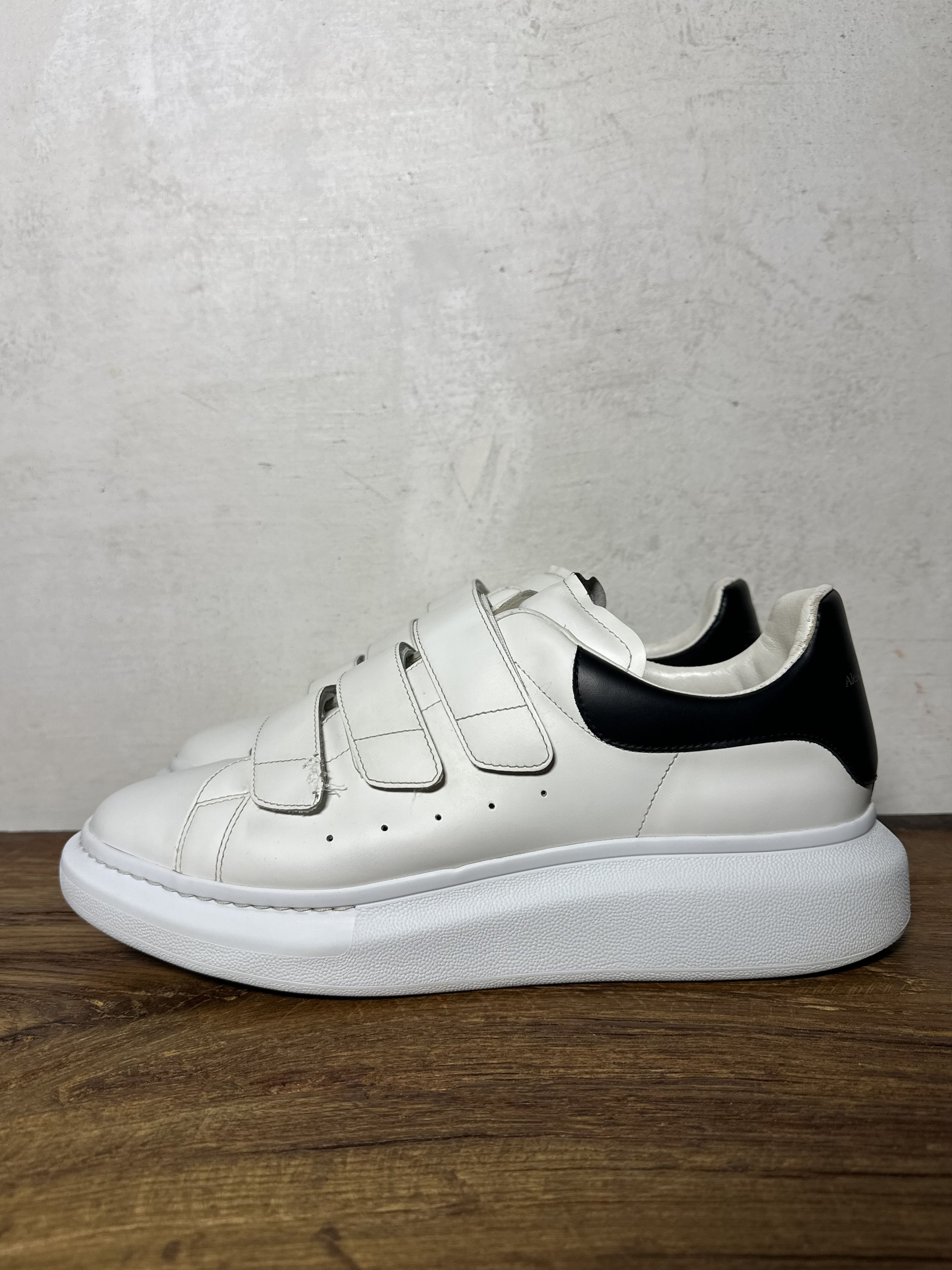 Alexander McQueen Alexander Mcqueen Oversized Sneaker White Size US 11 / EU 44 - 1 Thumbnail
