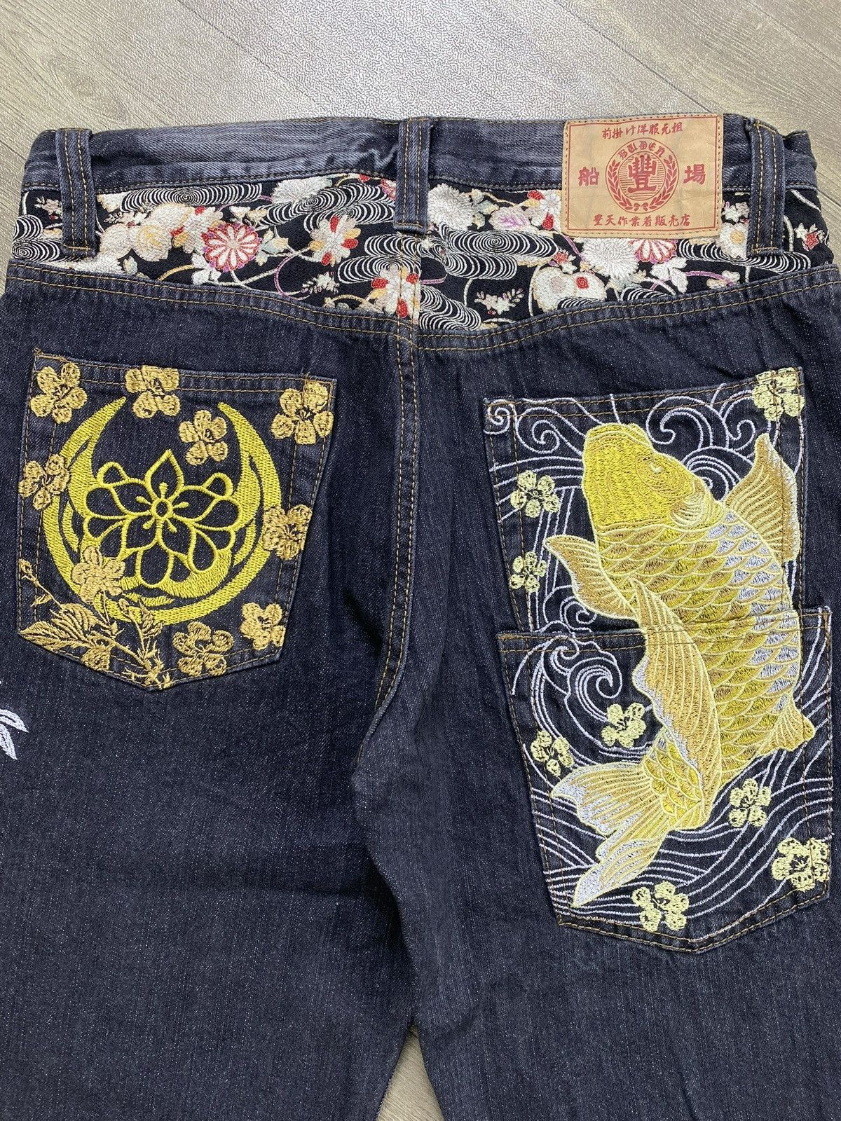 Karakuri Tamashii Vintage Karakuri Tamashii Koi Flowers Embroidery Jeansa Y2K Size US 30 / EU 46 - 12 Thumbnail