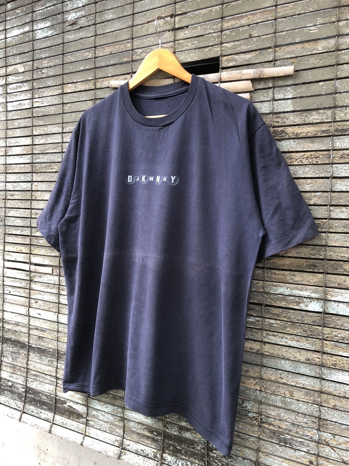 DKNY × Vintage Vintage 90s Sunfaded DKNY JEANS Centre Logo Tee Size US L / EU 52-54 / 3 - 4 Thumbnail