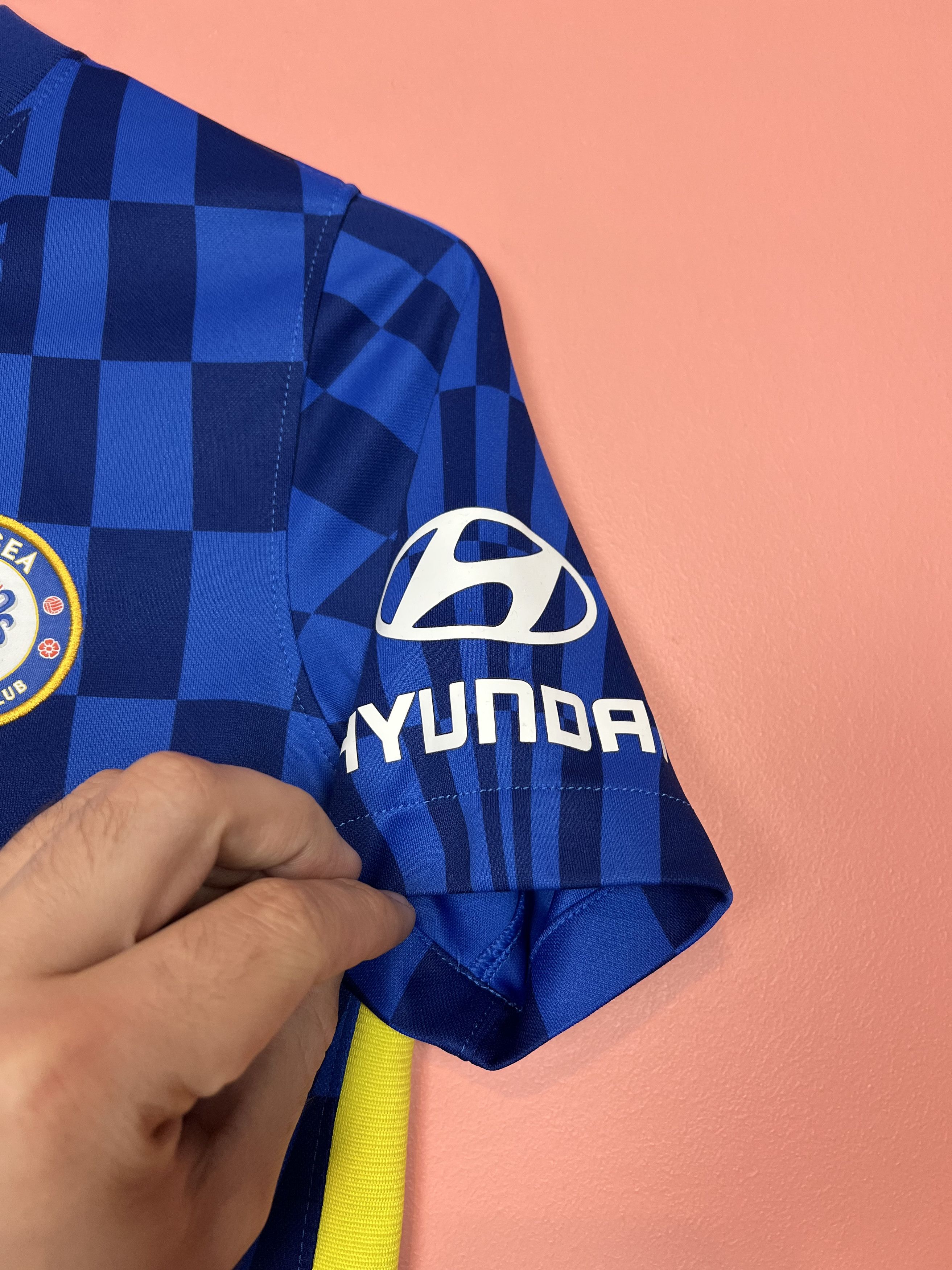 Chelsea Soccer Nike Chelsea soccer jersey Kids teen football Size US L / EU 52-54 / 3 - 7 Thumbnail