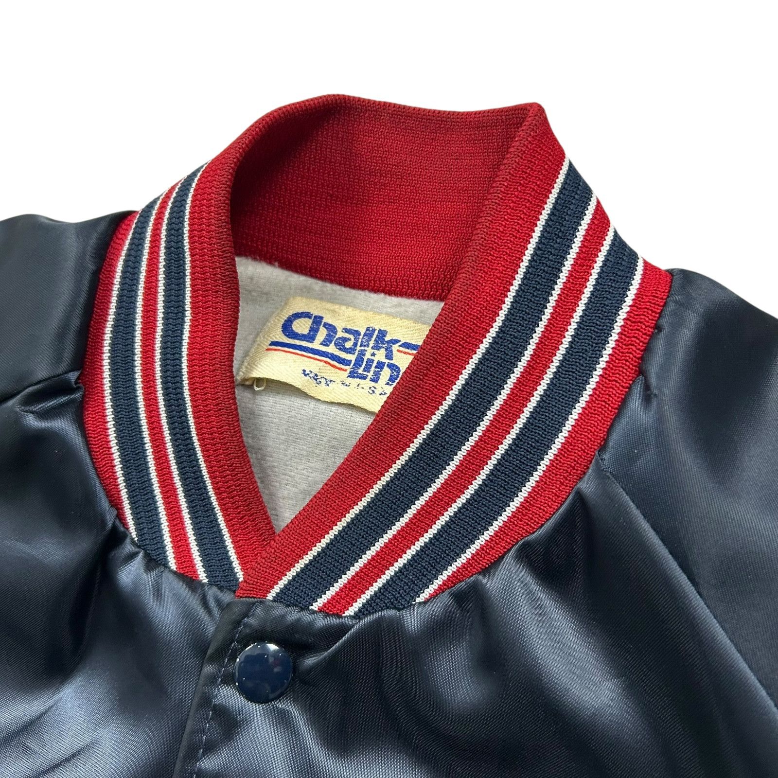 MLB VTG 90s CLEVELAND INDIANS CHALK LINE SATIN JACKET SPELL OUT Size US M / EU 48-50 / 2 - 8 Thumbnail