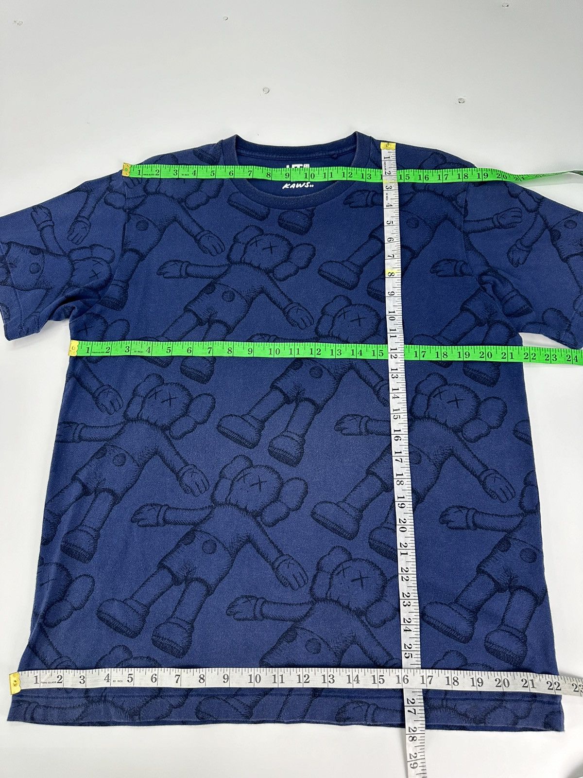 Kaws Uniqlo x Kaws Fullprint Tshirt A600 Size US XL / EU 56 / 4 - 6 Thumbnail