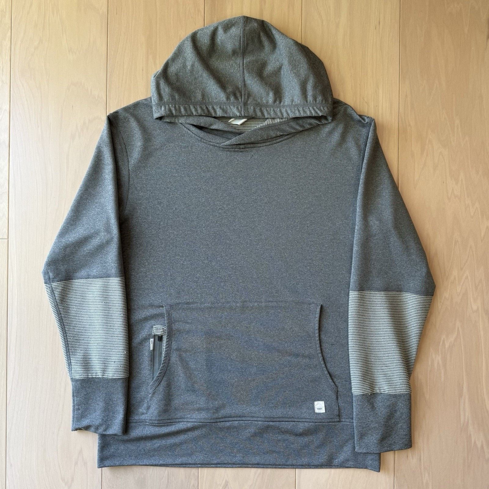 Vuori Vuori Hoodie Large Gray Hooded Pullover Yoga Athleisure Size US L / EU 52-54 / 3 - 2 Thumbnail