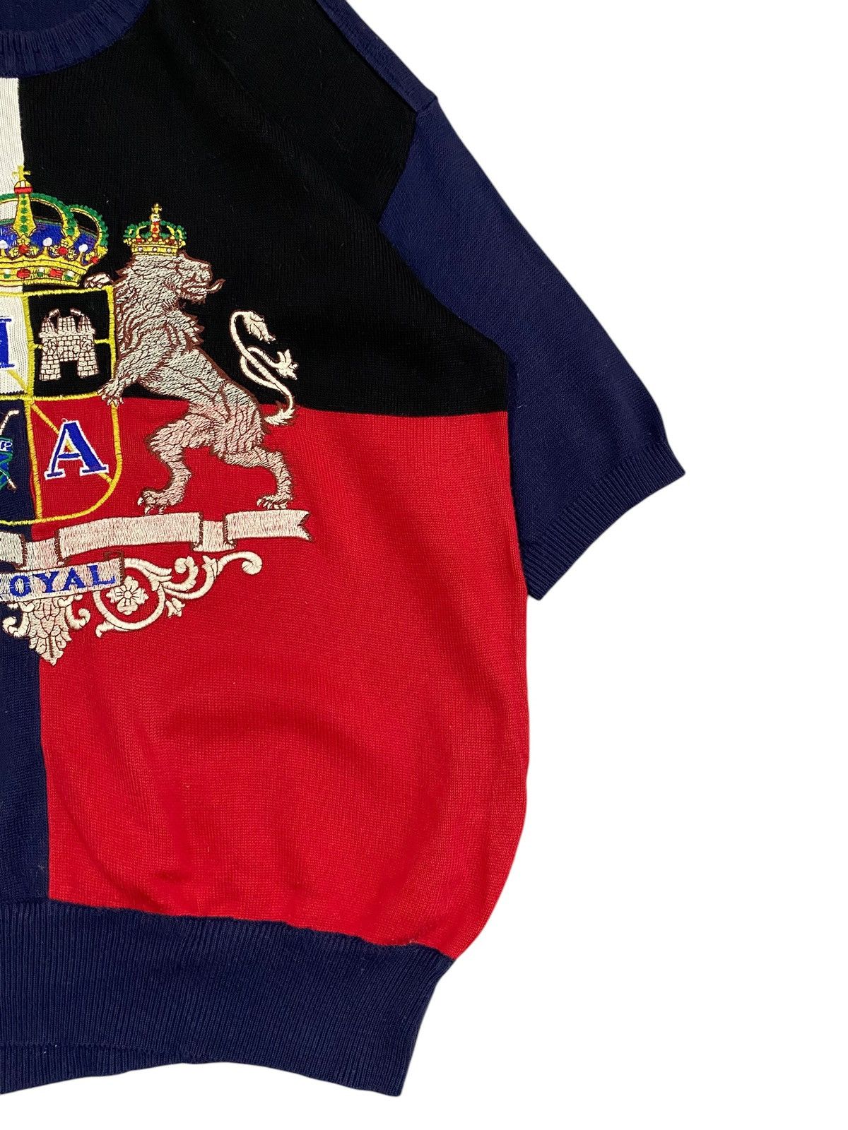 Japanese Brand Vintage Royal Crest Embroidered Sweater Size US L / EU 52-54 / 3 - 3 Thumbnail