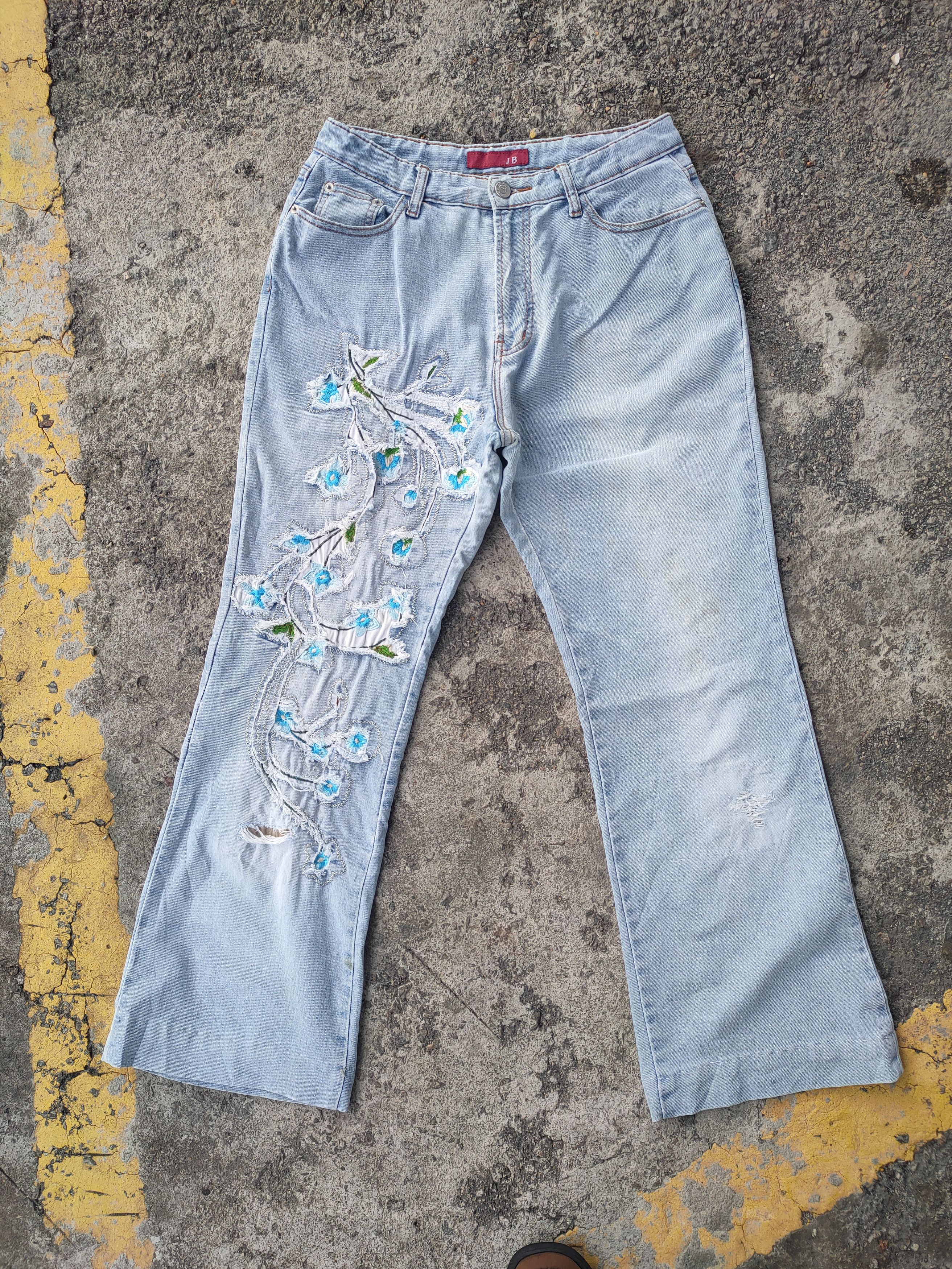 Japanese Brand FLARE VINTAGE JAPANESE EMBROIDERED FLOWER JEANS DENIM PANTS Size US 30 / EU 46 - 1 Thumbnail