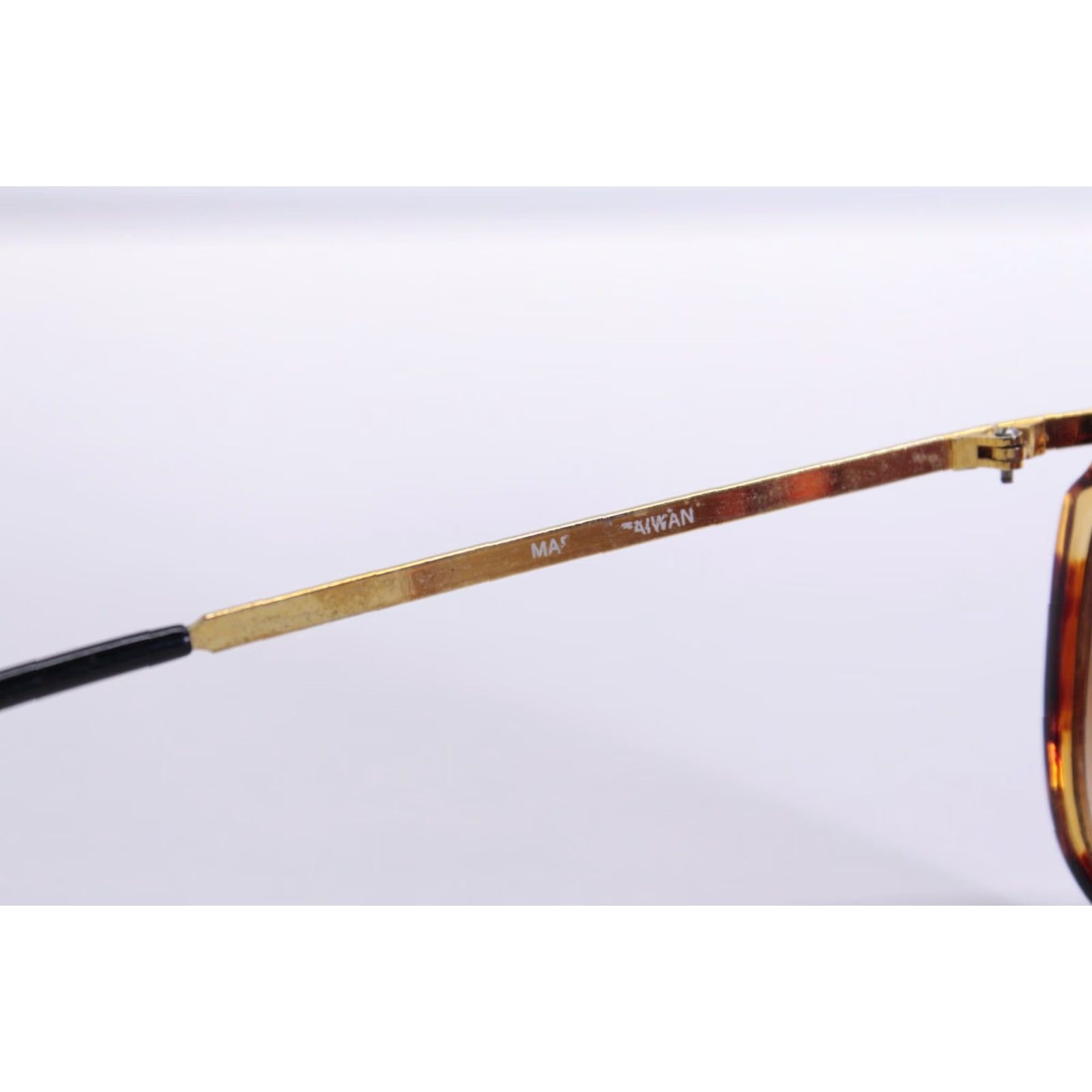 Vintage VINTAGE Sunglasses Tortoise Gold Frame Arm Fade Lens 80s 90s Retro Gambler Unisex Adult Round Metal Frame Size ONE SIZE - 6 Thumbnail