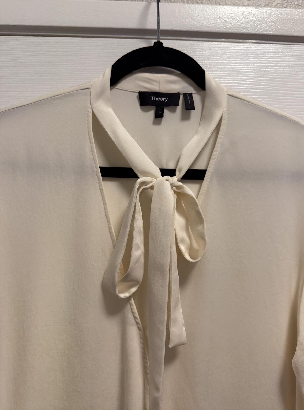 Theory Luxury Theory Relaxed Wrap 100% Silk Tie-Neck Blouse Size M / US 6-8 / IT 42-44 - 6 Thumbnail