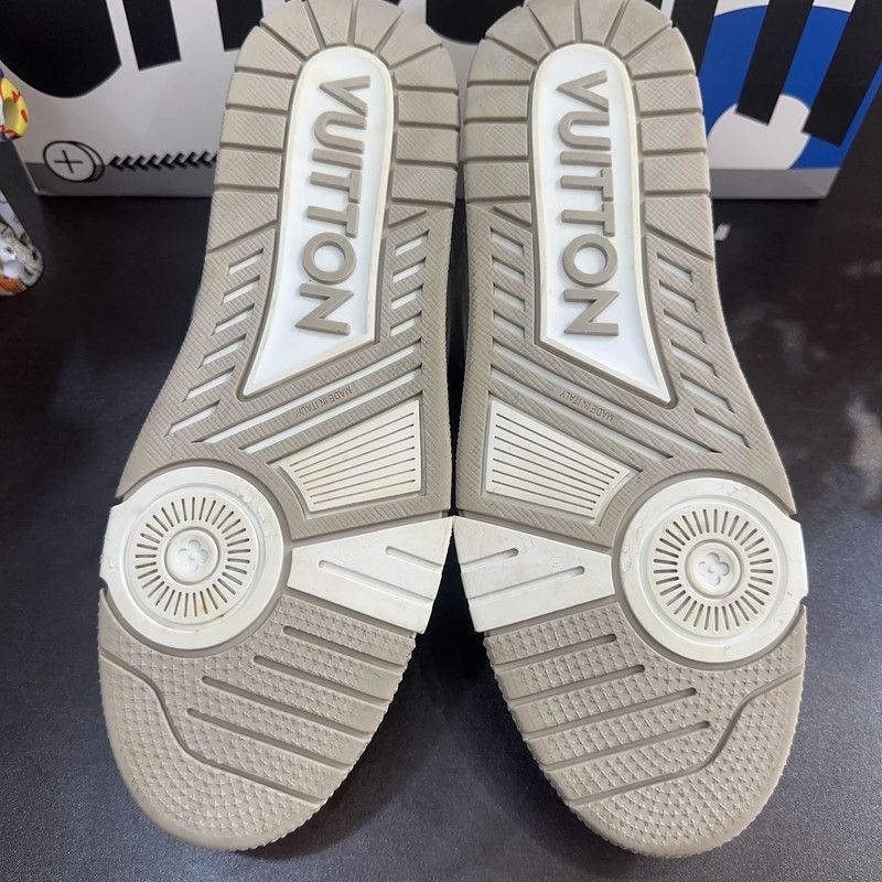 Louis Vuitton Louis Vuitton Trainer Low Top Fashion Sneakers - Size US 10.5 / EU 43-44 - 3 Thumbnail