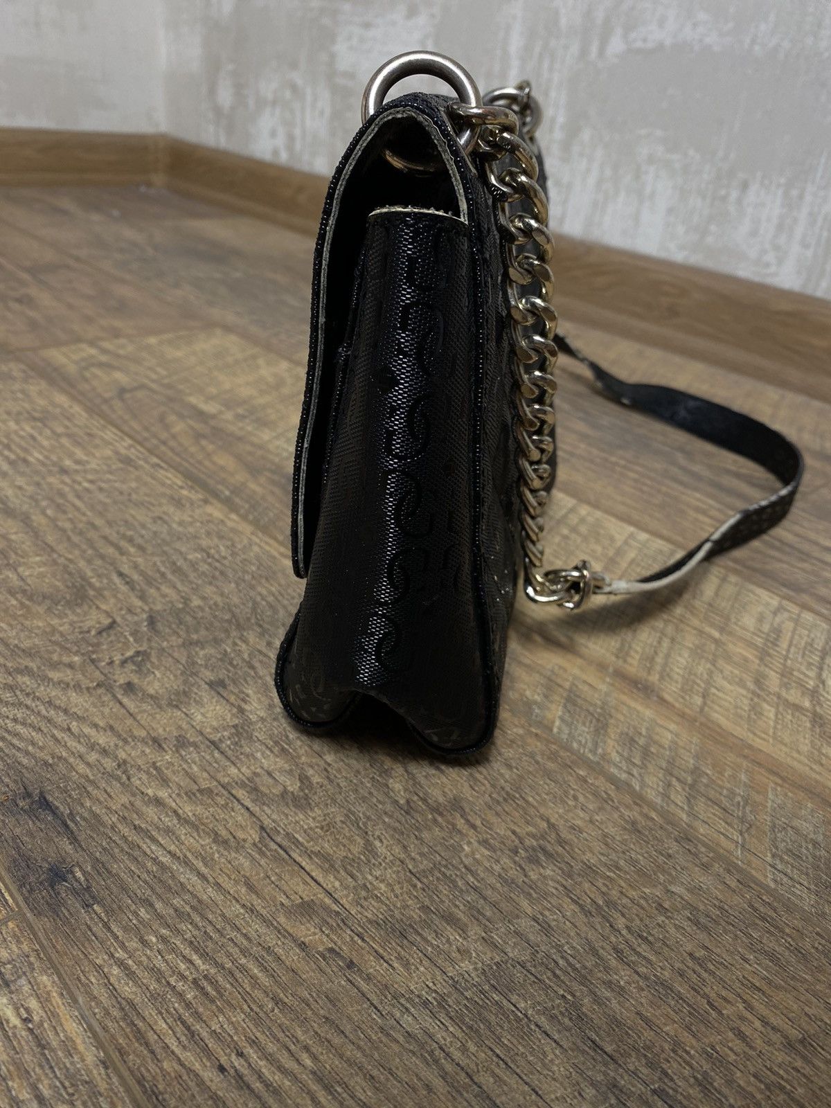 Designer × Guess × Vintage Guess Black Crossbody Bag with Grommets Stylish & Authentic Size ONE SIZE - 4 Thumbnail