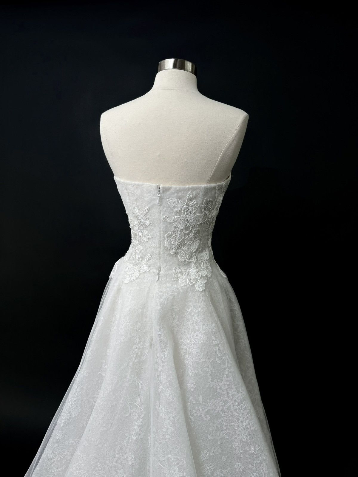 Other Preloved US 4 Anna Augusta Embroidery lace Bridal Gown Size S / US 4 / IT 40 - 7 Thumbnail