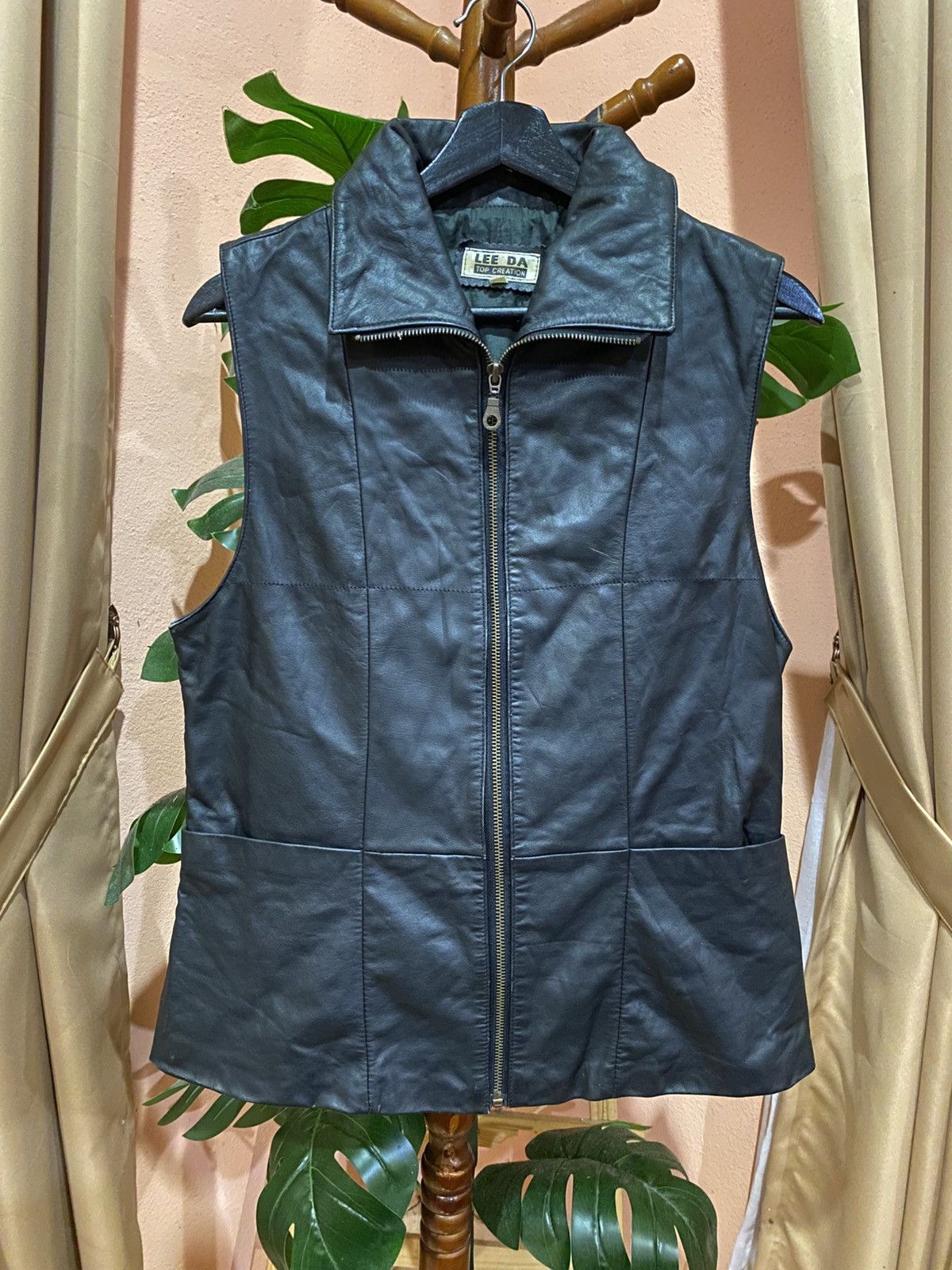 Other LEE DA Top Creation Women’s Black Leather Vest - Korean Size M / US 6-8 / IT 42-44 - 1 Thumbnail