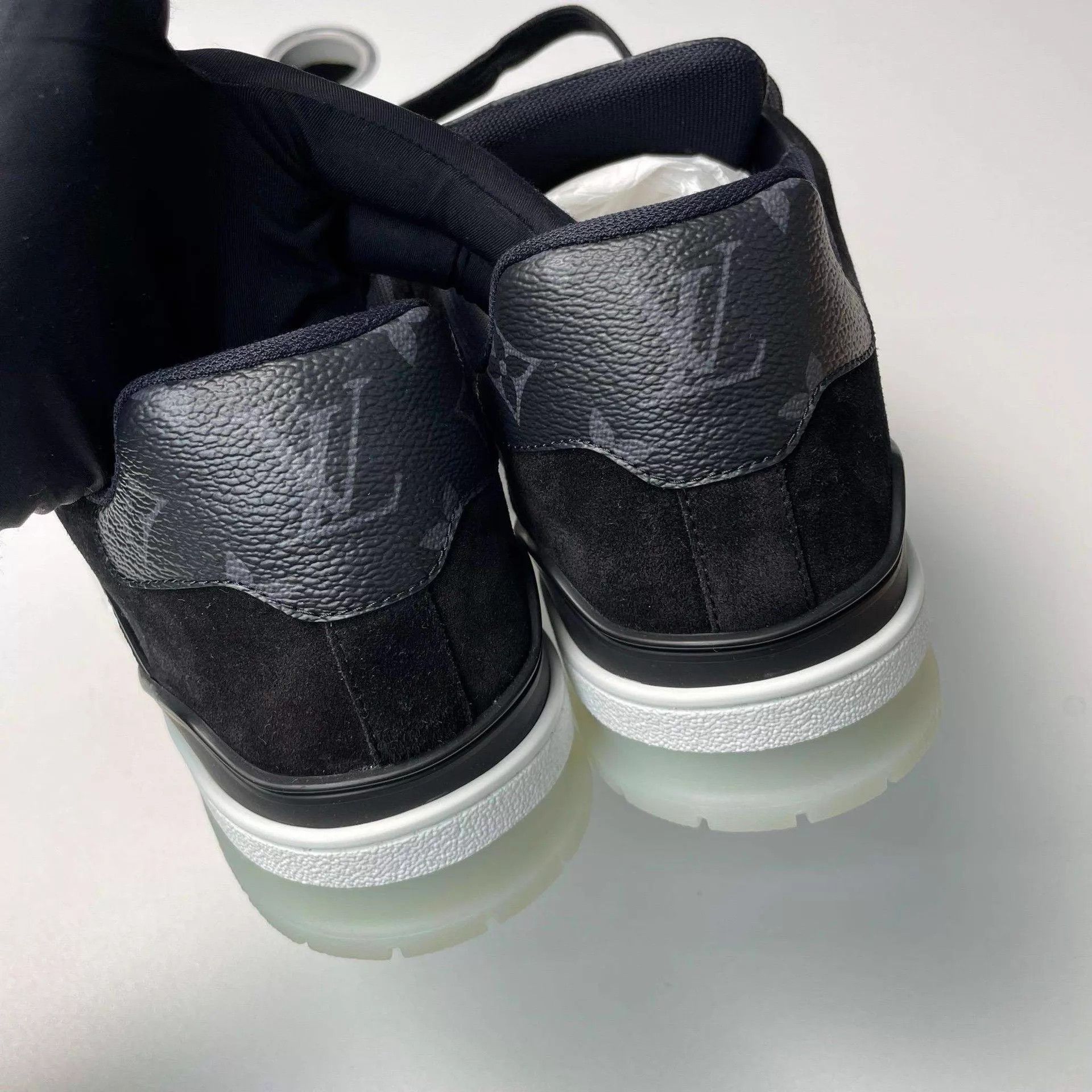 Louis Vuitton Louis Vuitton Black Monogram 23 Sneaker Size 9 Size US 9 / EU 42 - 4 Thumbnail