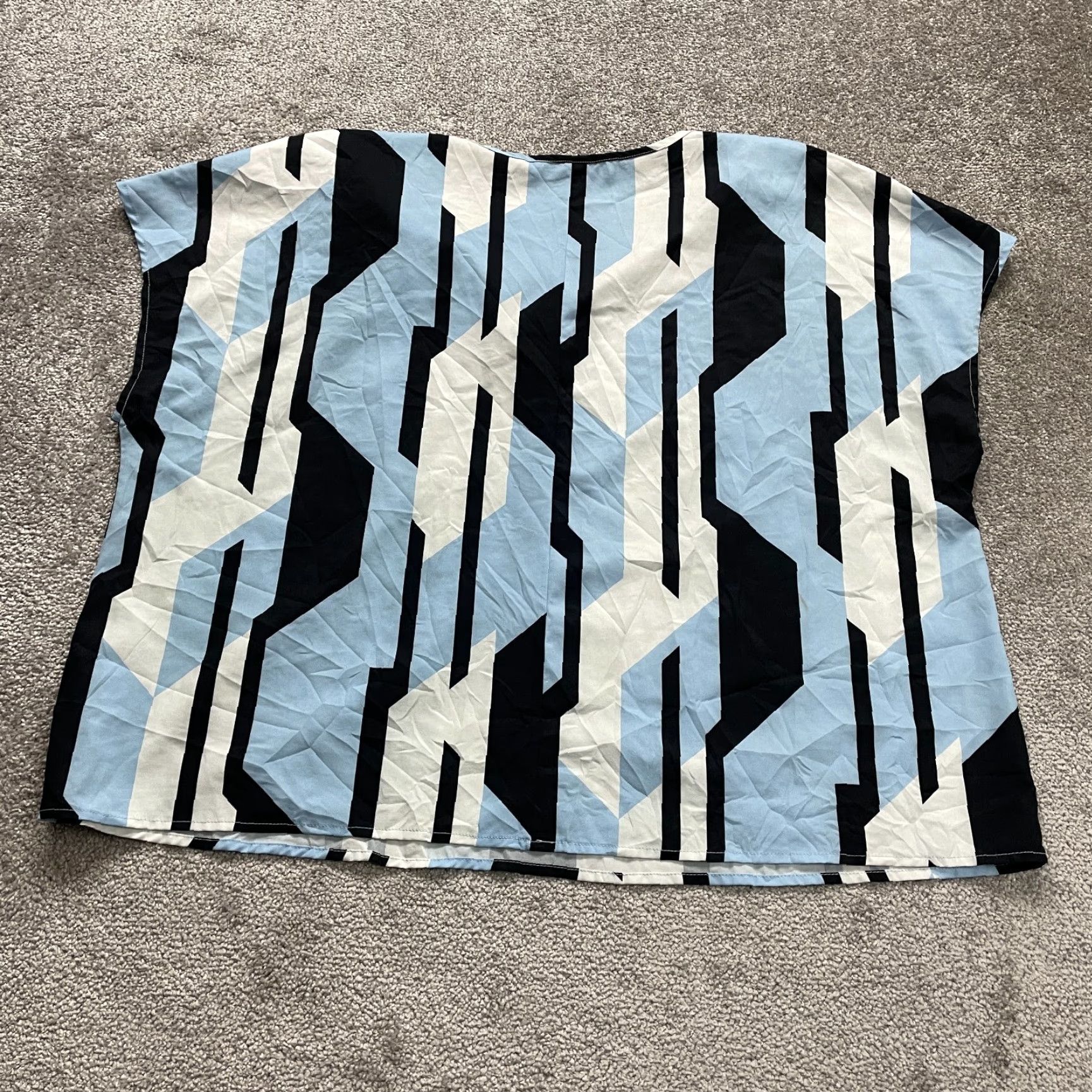 Shein Shein Curve Blouse Women 4XL Multicolor Geometric V-Neck Short Sleeve Casual Top Size XXL / US 16-18 / IT 52-54 - 2 Thumbnail