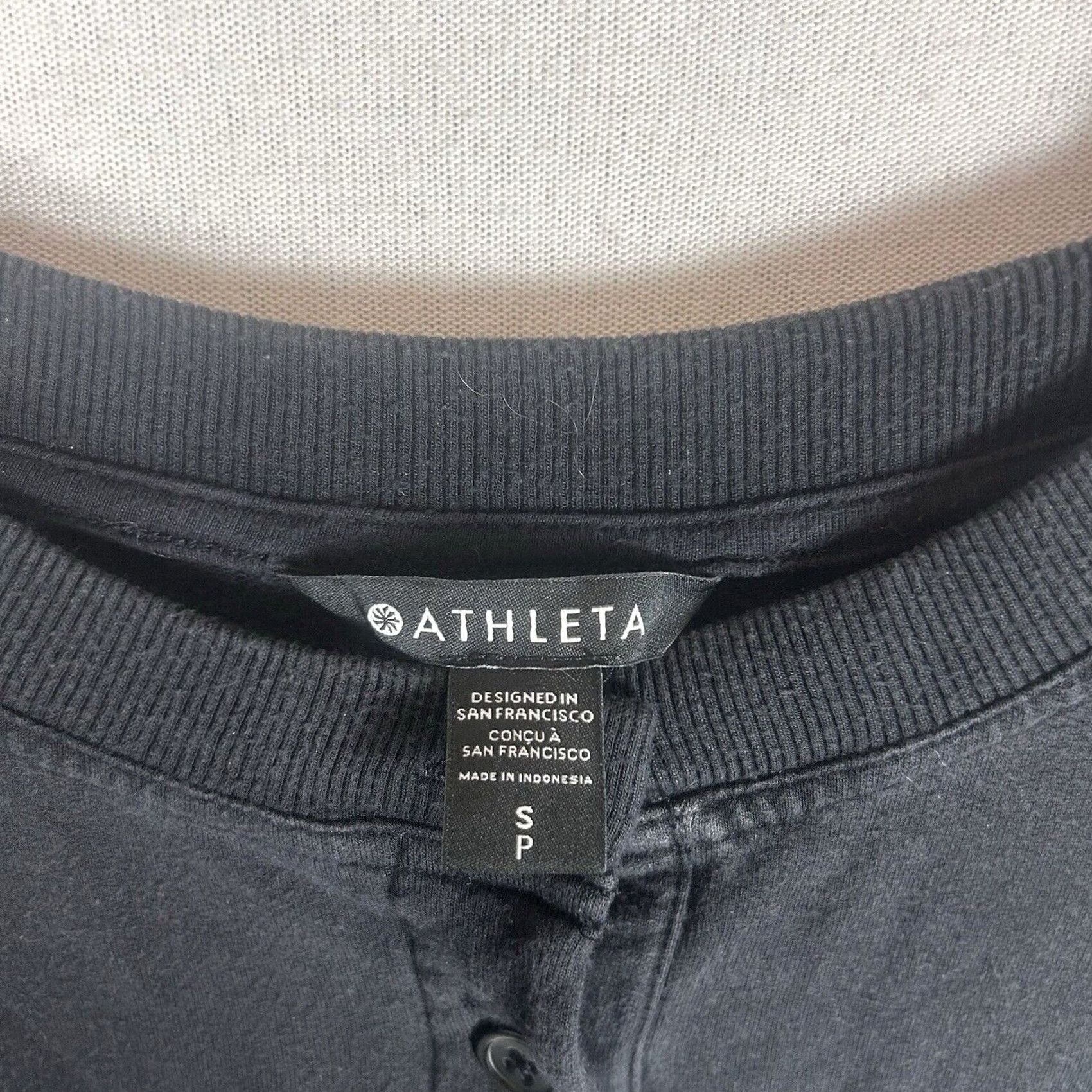 Athleta Athleta Womens Pullover Sweater Size S Gray Crew Neck Long Sleeve Button Logo Oversized Casual Workwear Size S / US 4 / IT 40 - 4 Thumbnail