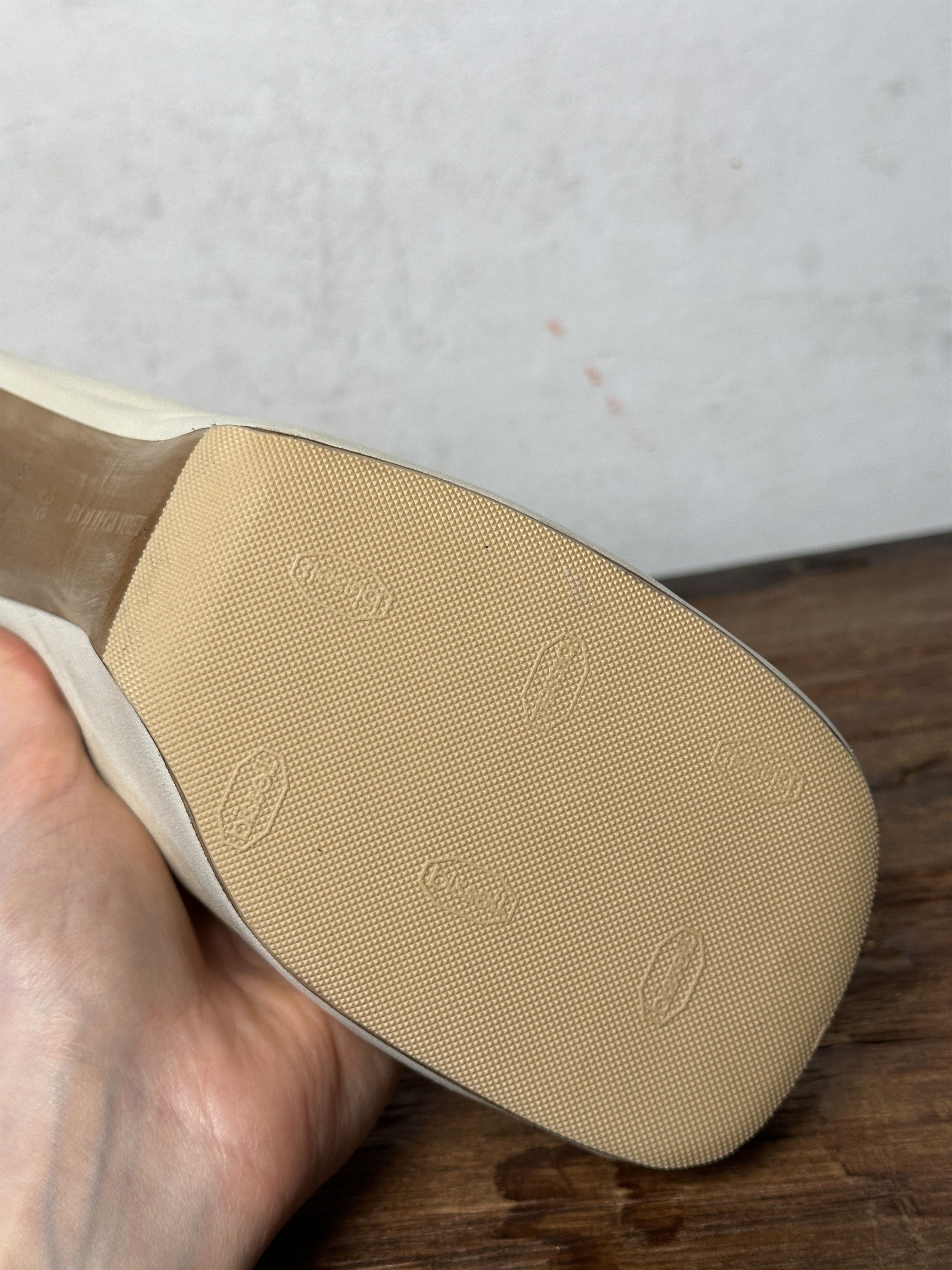 Bottega Veneta Bottega Veneta The Bold Ladies White Mules Size US 9 / IT 39 - 15 Thumbnail