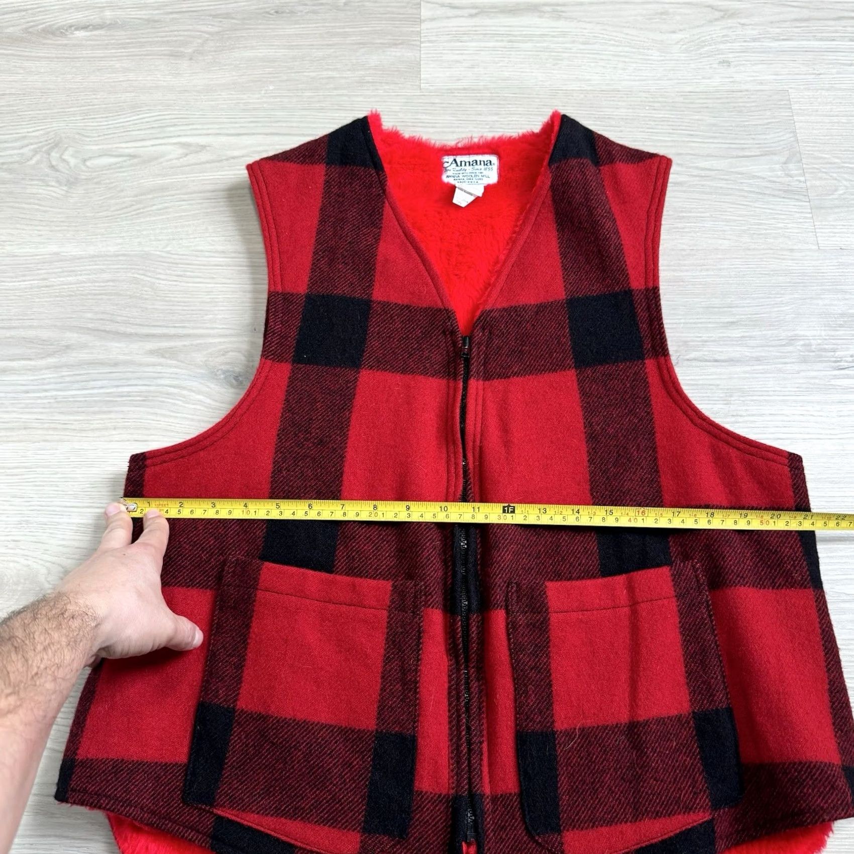 Vintage VINTAGE Amana Woolen Mill Buffalo Plaid Red Hunting Vest Mens Size 44 Wool USA Plaid Vest Size US S / EU 44-46 / 1 - 5 Thumbnail
