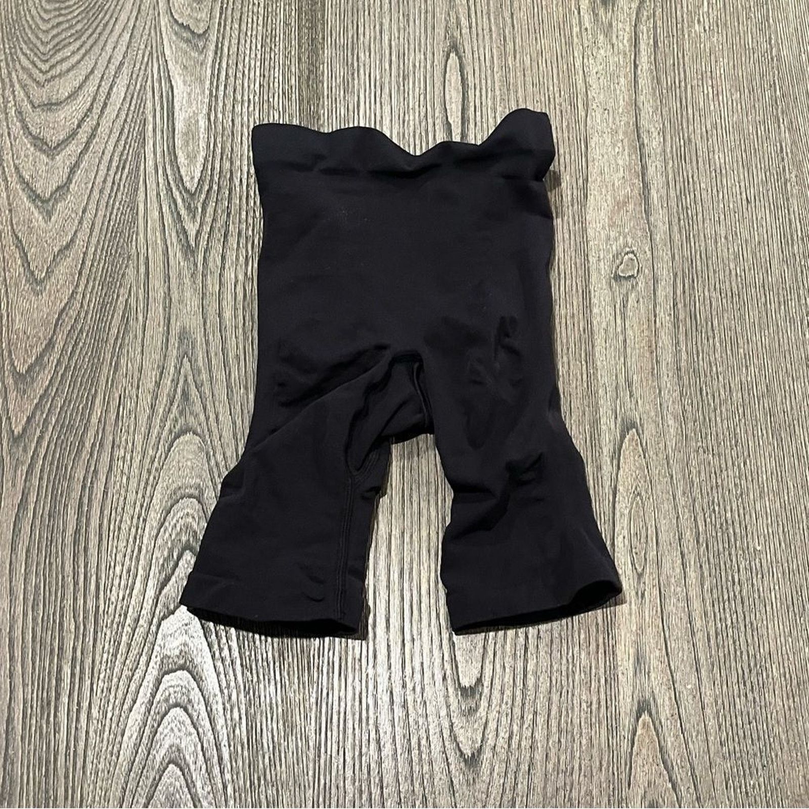 SKIMS NWOT SKIMS Sculpting Shorts Mid Thigh Open Gusset - Size S/M Size ONE SIZE - 1 Thumbnail