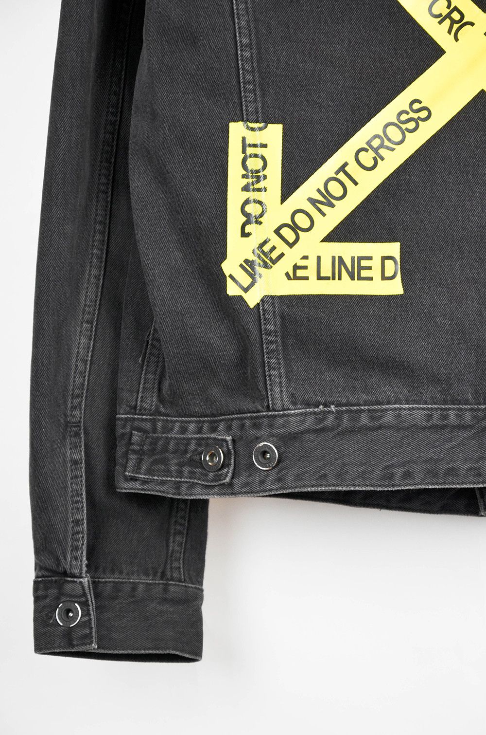 Off-White × Virgil Abloh Off-White Fire Line Do Not Cross Denim Jacket – L Size US L / EU 52-54 / 3 - 12 Thumbnail