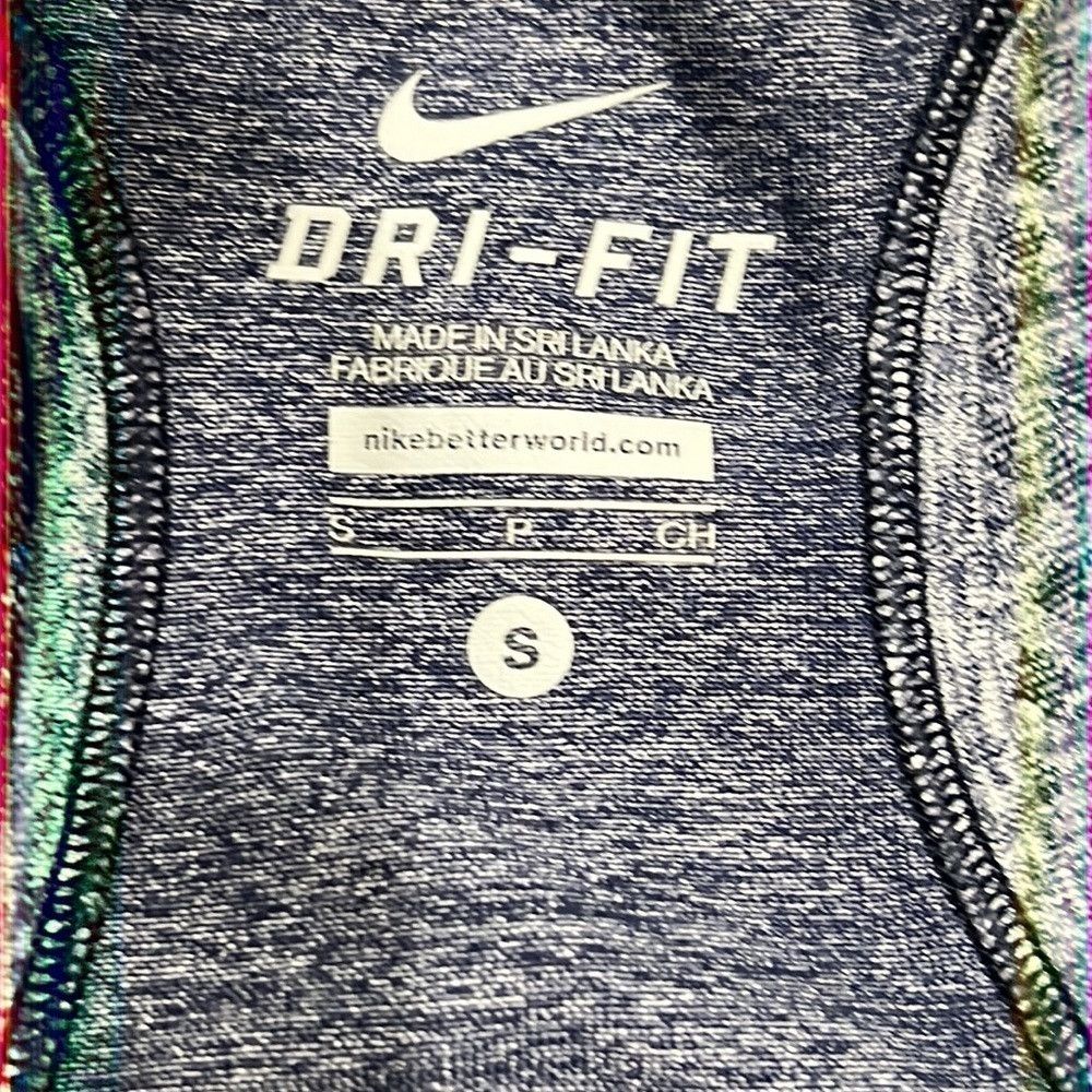 Nike Nike workout top. Razorback dri-fit like new only worn once Size S / US 4 / IT 40 - 4 Thumbnail