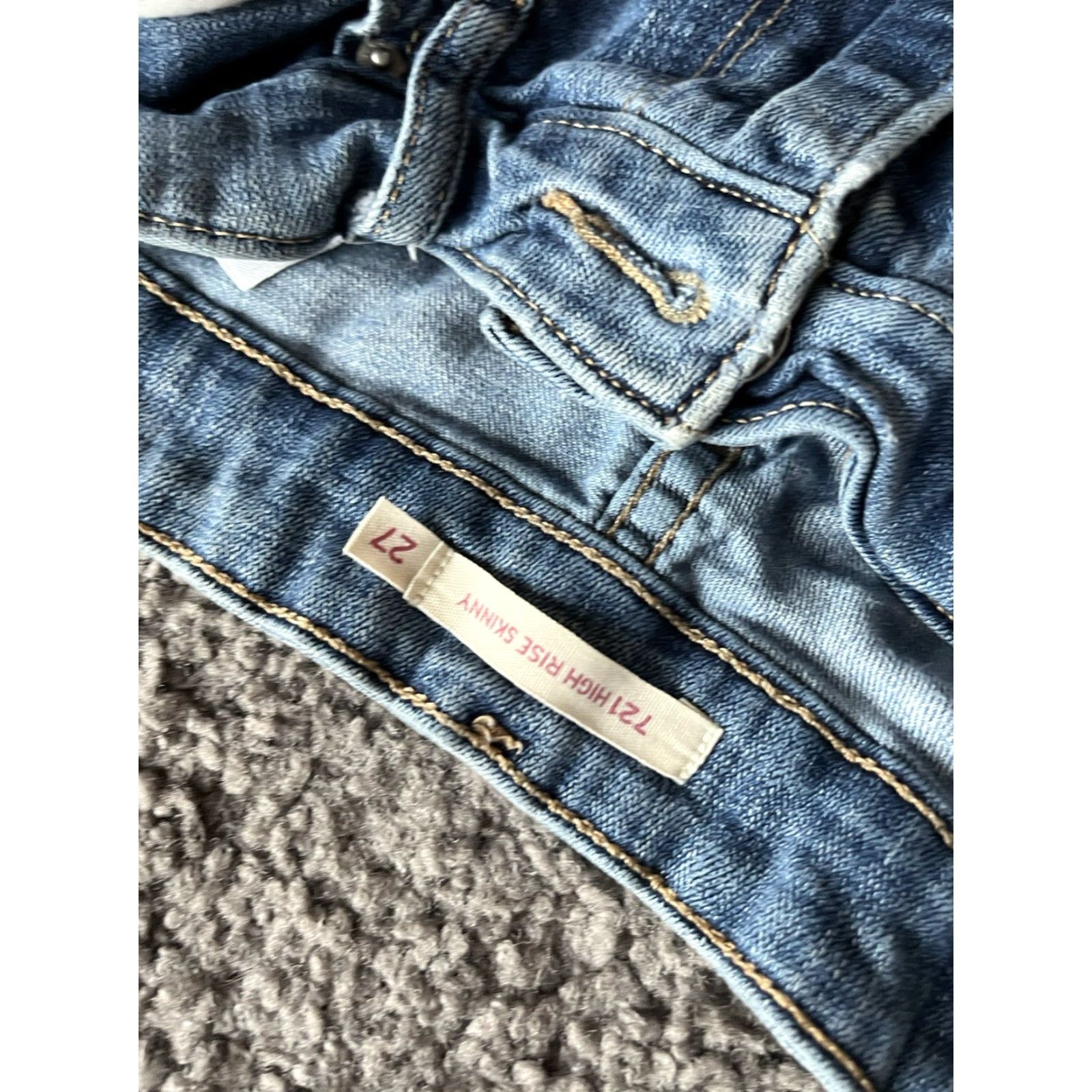 Levi's Levi's Jeans Women's 721 High-Rise Skinny Waist 27x30 Medium Wash Size 27" / US 4 / IT 40 - 6 Thumbnail