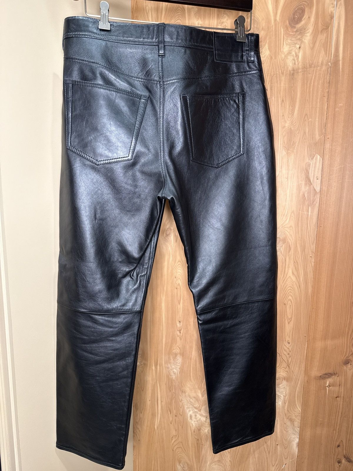 Acne Studios Acne Studios black leather pants Size US 34 / EU 50 - 2 Thumbnail