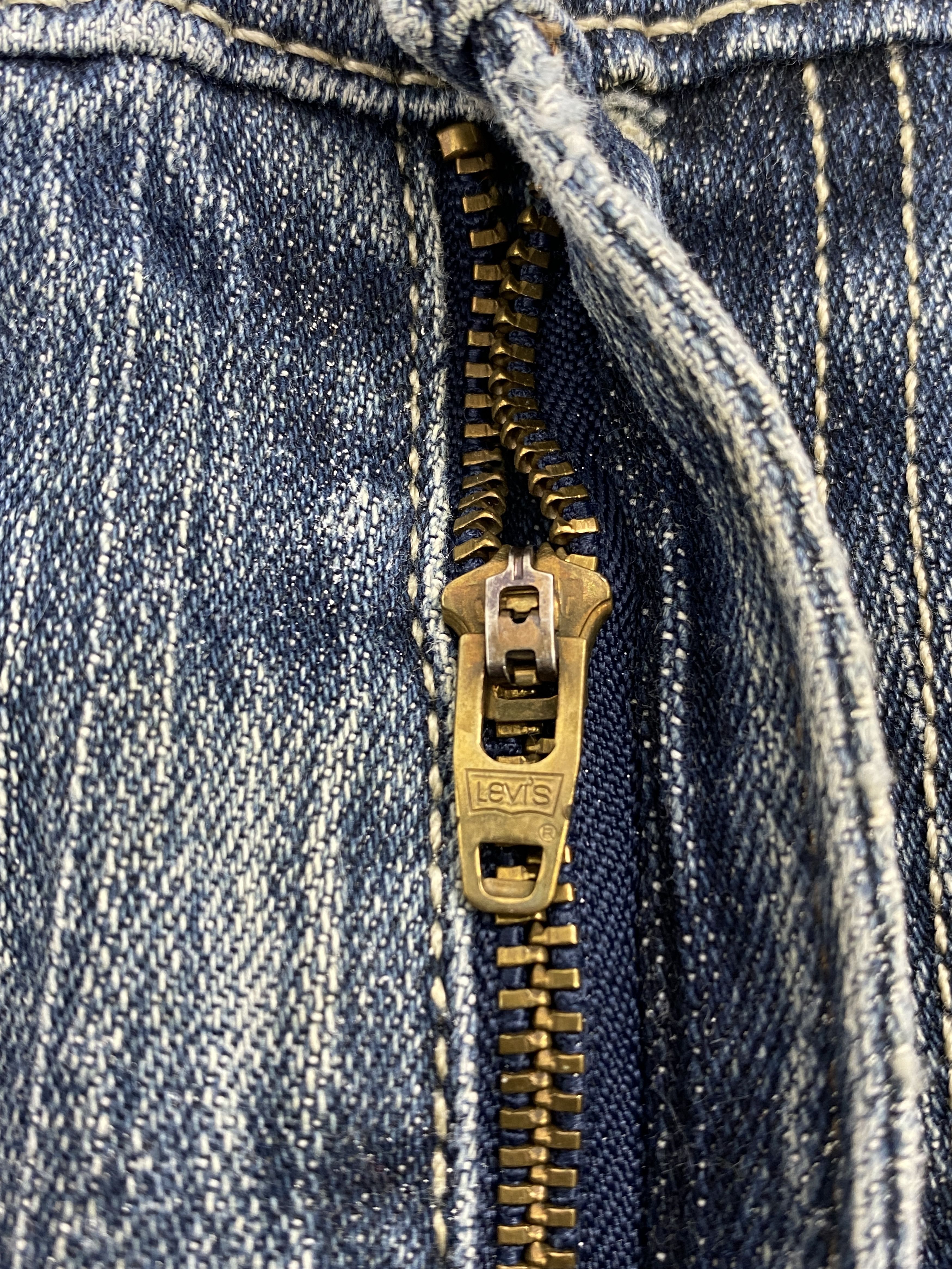 Levi's × Vintage Vintage Levi's Ripped Leg Rusty Denim Jeans Size US 34 / EU 50 - 13 Thumbnail