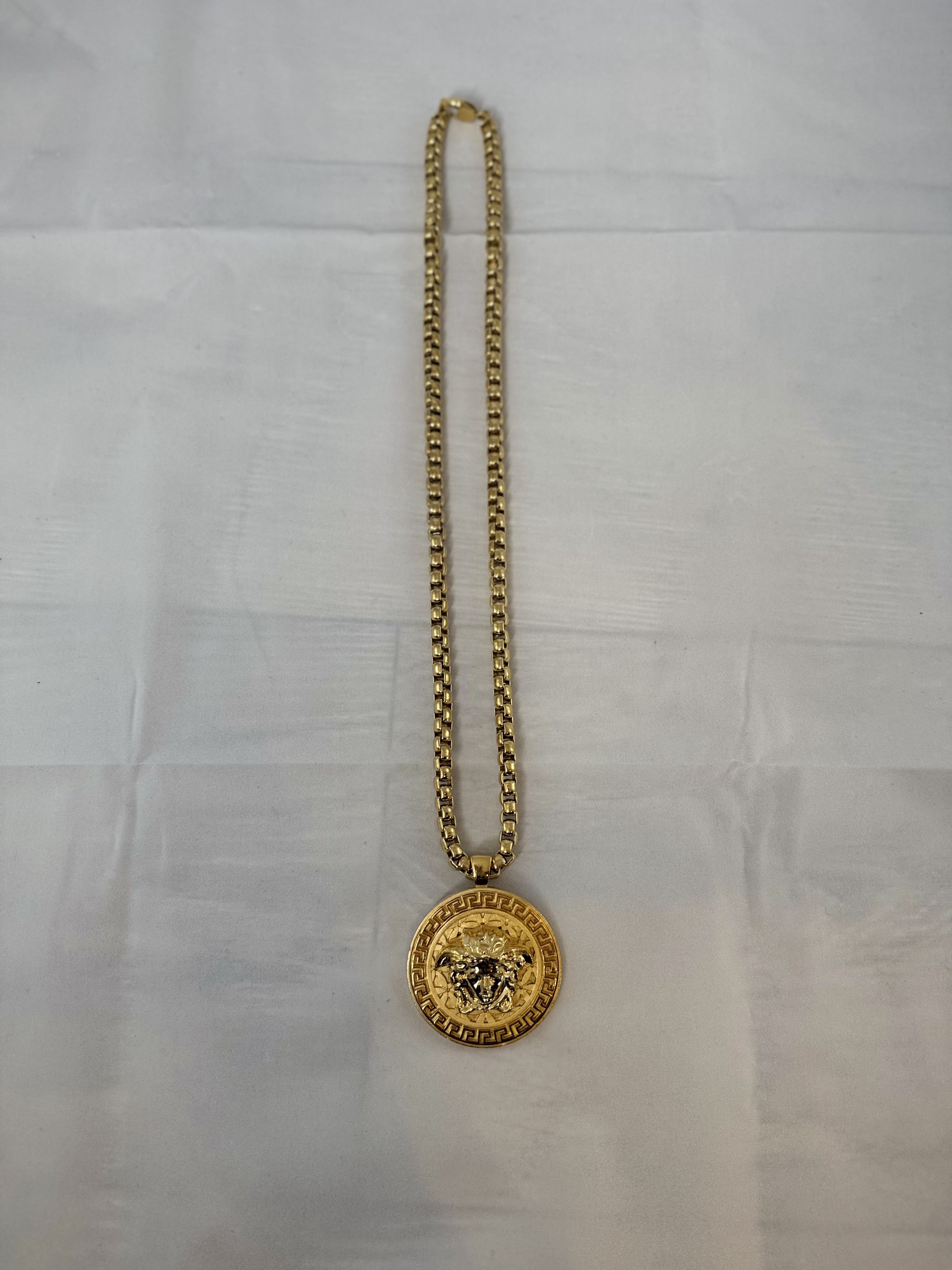Versace Versace Medusa gold necklace, complete set, good condition Size ONE SIZE - 4 Thumbnail