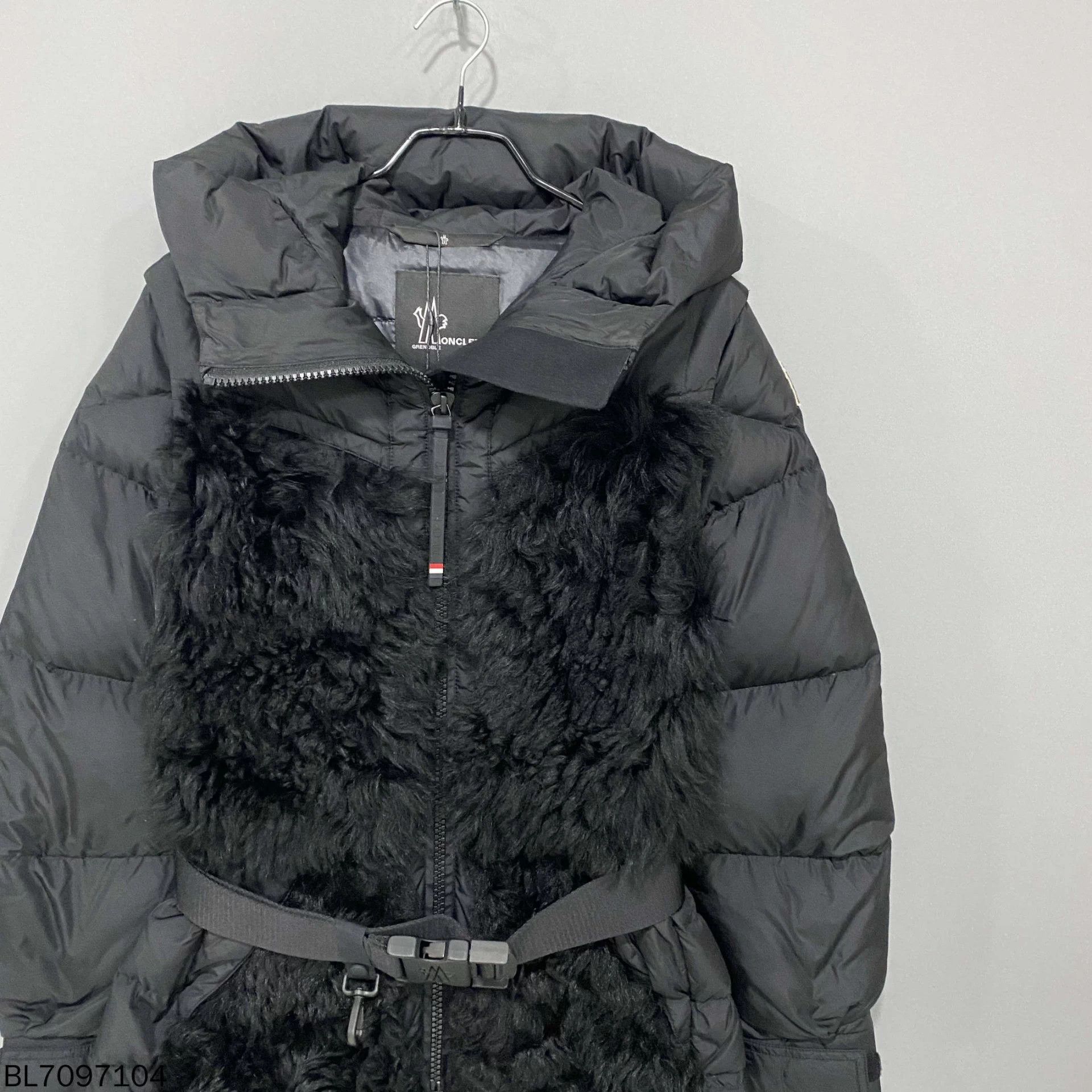 Moncler Moncler fur paneled ski belt 99 new women's 0 down coat Size XS / US 0-2 / IT 36-38 - 2 Thumbnail