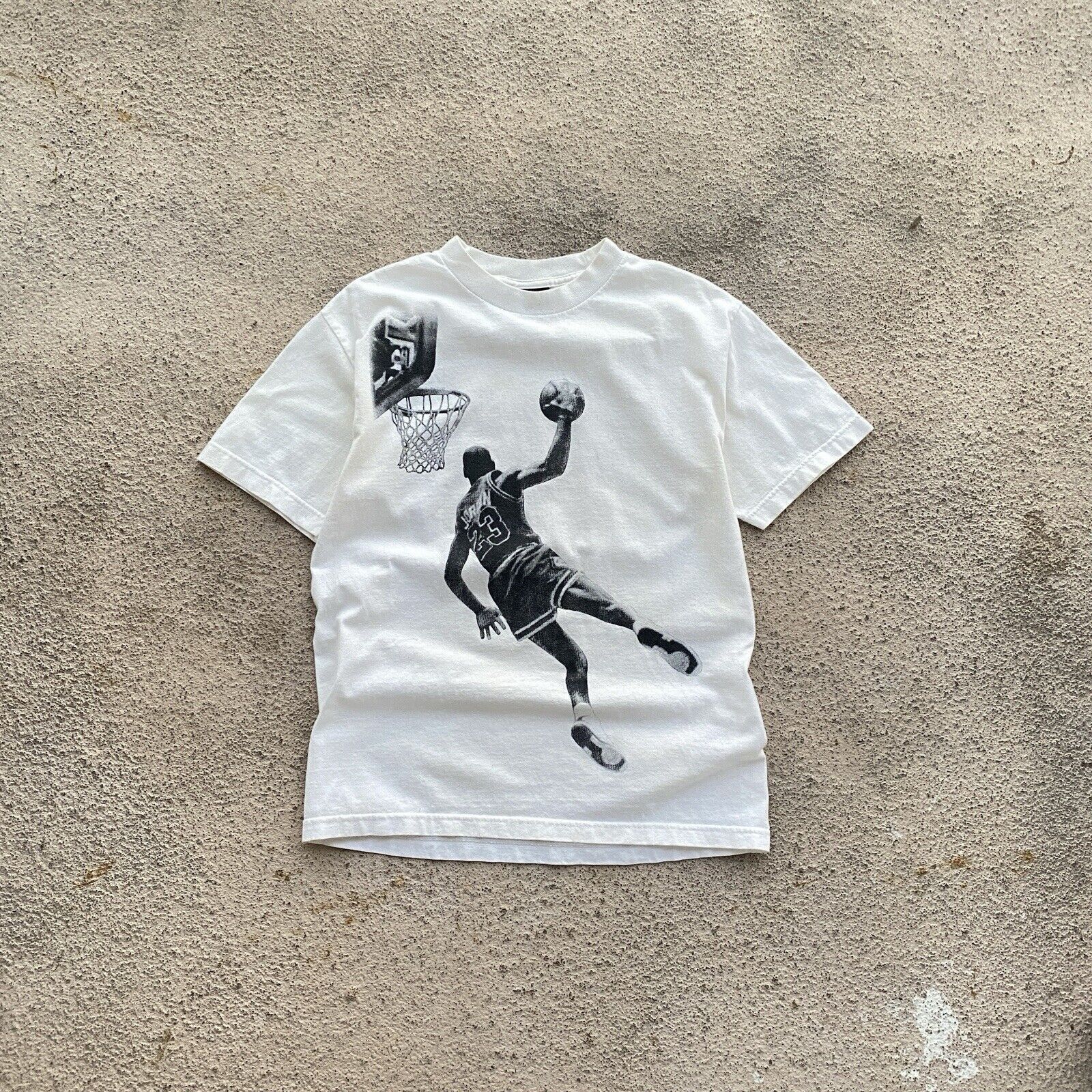 The Freshnes VINTAGE 90s AIR JORDAN BIG LOGO TEE T-SHIRT 23 Y2K 00s Nike Size US M / EU 48-50 / 2 - 1 Thumbnail