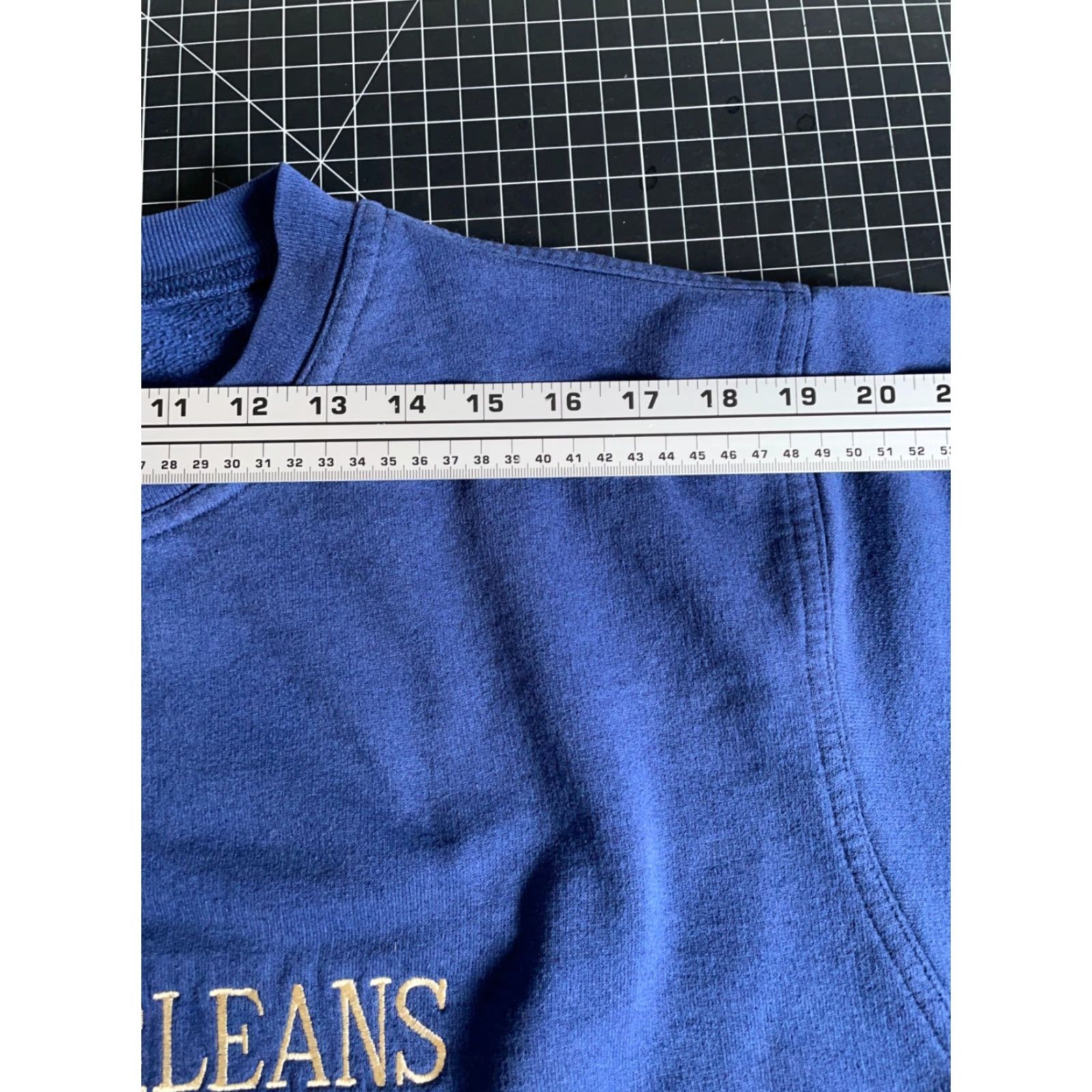 Vintage VINTAGE Big Easy Embroidered Sweatshirt Alligator 90s New Orleans 50/50 Cotton/Poly Adult Large Blue Mens Sweatshirt Size US L / EU 52-54 / 3 - 7 Thumbnail