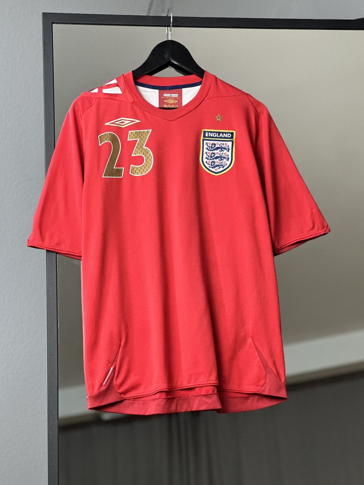 Umbro ENGLAND 2006 2008 AWAY FOOTBALL SHIRT SOCCER JERSEY WALCOTT Size US M / EU 48-50 / 2 - 2 Thumbnail