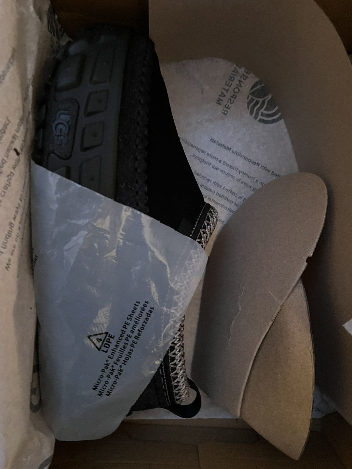 Ugg Ugg Venture Daze Black US M9/W10 Size US 9 / EU 42 - 15 Thumbnail