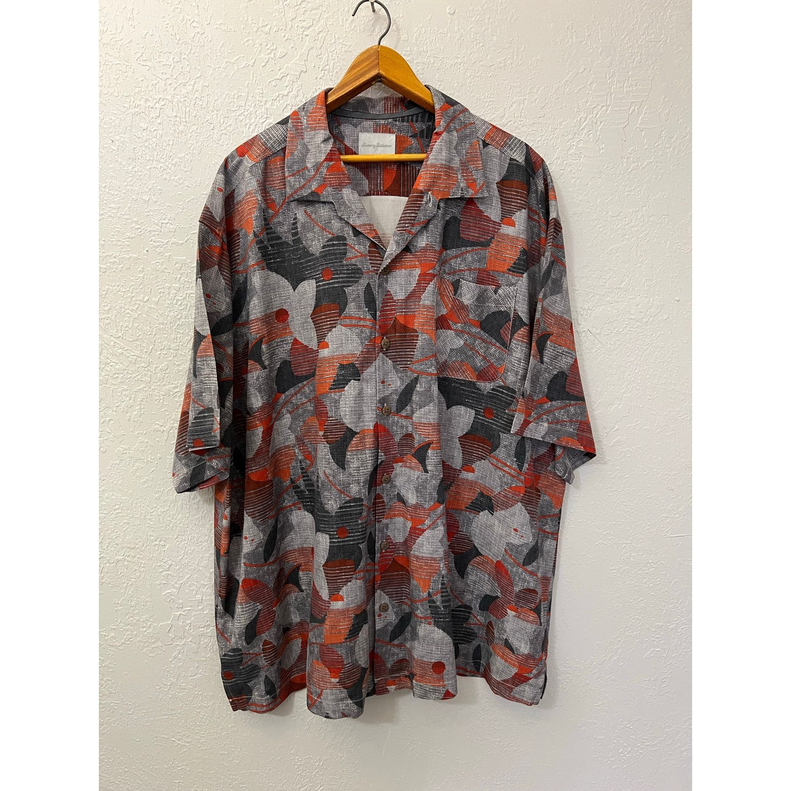 Tommy Bahama Tommy Bahama Silk Shirt Mens Medium Gray Abstract Hawaiian Size US XXL / EU 58 / 5 - 1 Thumbnail