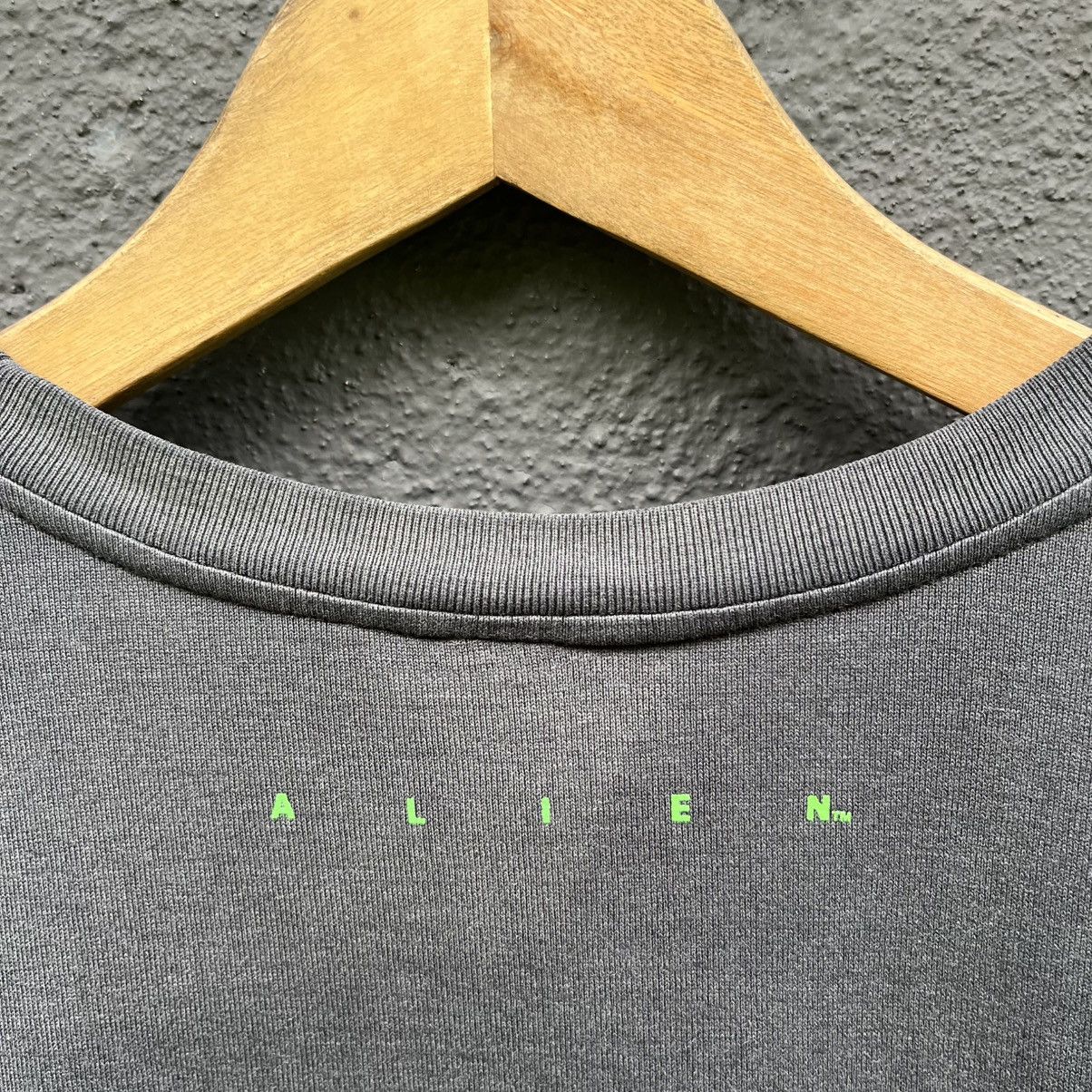 Vintage Thrashed Faded Vintage Y2k Alien Movie Tee Size US L / EU 52-54 / 3 - 5 Thumbnail