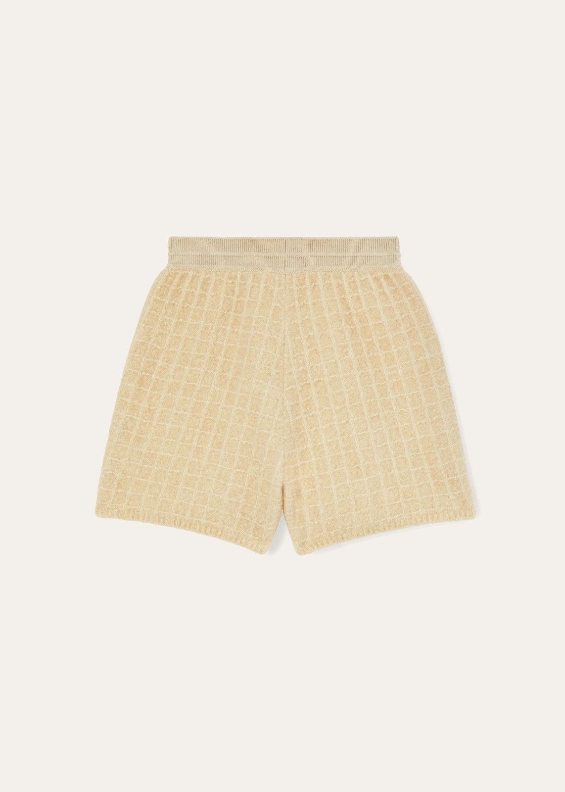 o1srvl11e1125 FAN1846 Cocooning Short in Beige