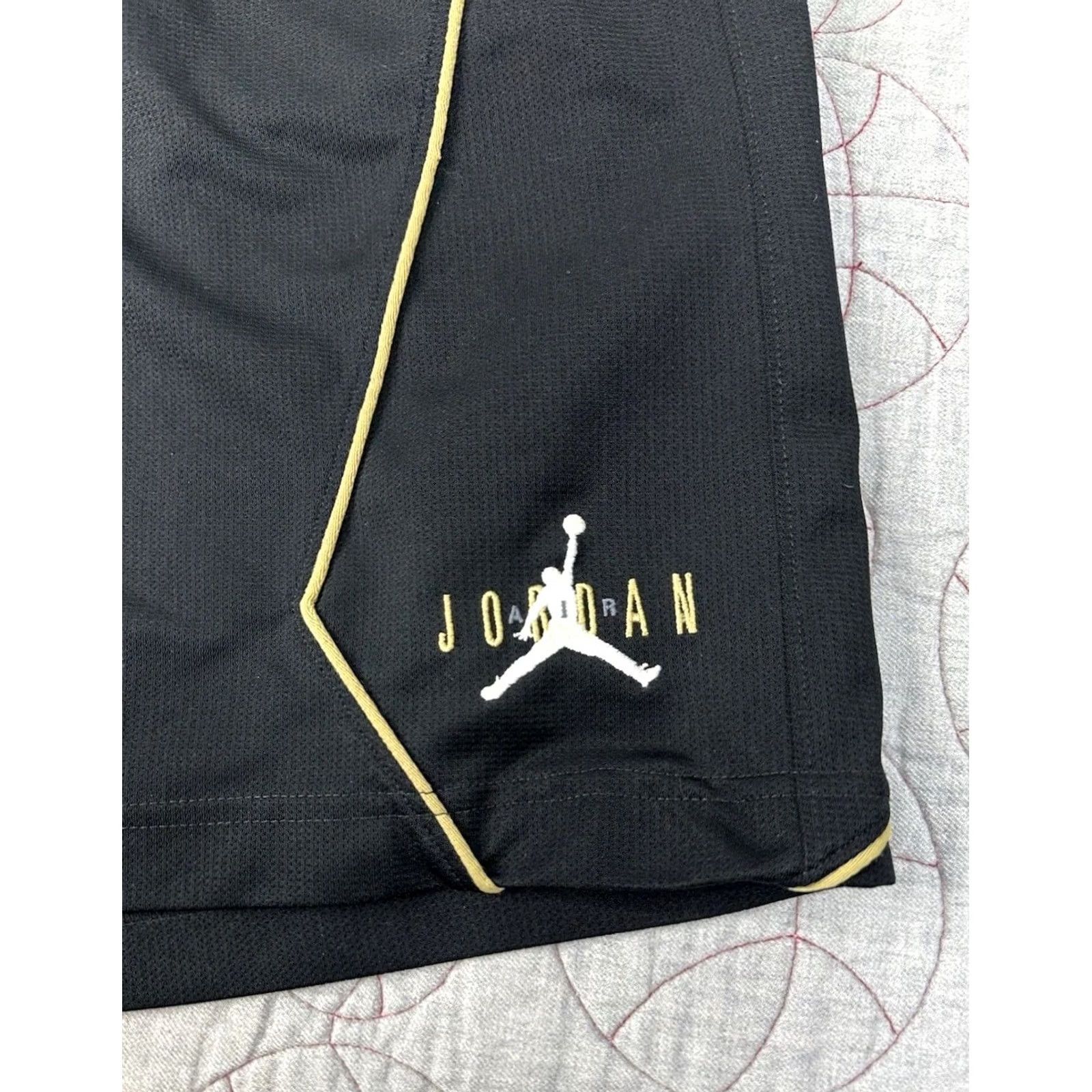 Jordan Brand Jordan Retro Basketball Shorts Men's XL Black Gold Size US 36 / EU 52 - 2 Thumbnail