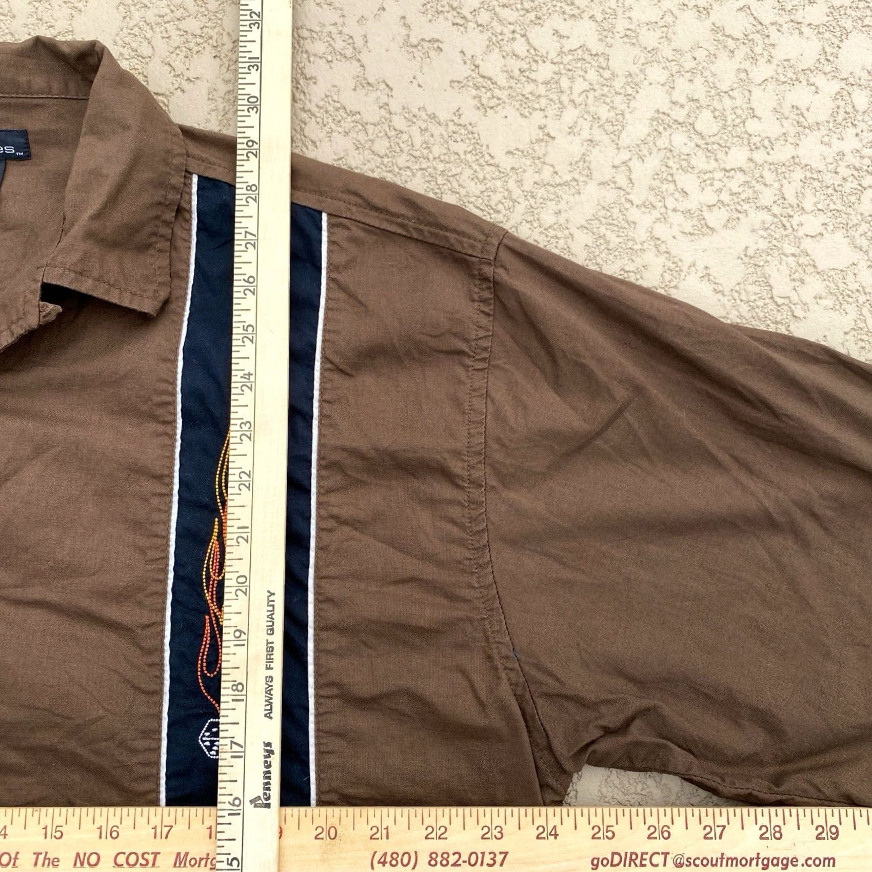 Vintage VINTAGE No Boundries Short Sleeve Lucky Dice Button Up Shirt Mens Large Brown Size US L / EU 52-54 / 3 - 4 Thumbnail