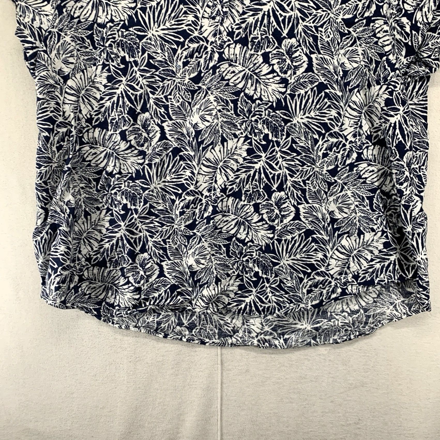 Jones New York VINTAGE Jones New York Women’s Linen Blend Top V-Neck Casual Relaxed Fit Short Sleeve Floral Beach Tropical 1X Size XL / US 12-14 / IT 48-50 - 7 Thumbnail