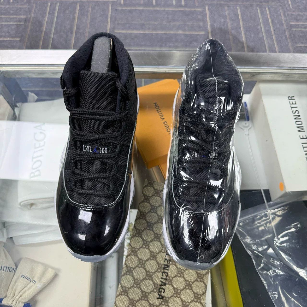 Jordan Brand Air Jordan 11 Space Jam Size US 7 / EU 40 - 1 Thumbnail