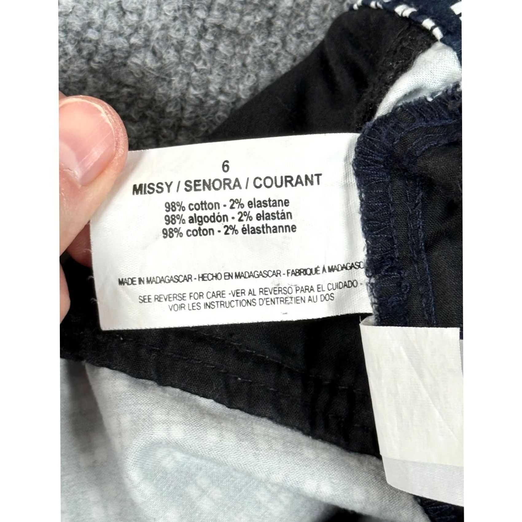 Gloria Vanderbilt Gloria Vanderbilt Womens Anita Capri Pants Size 6 Navy Blue White Geometric Print Office Size 28" / US 6 / IT 42 - 6 Thumbnail