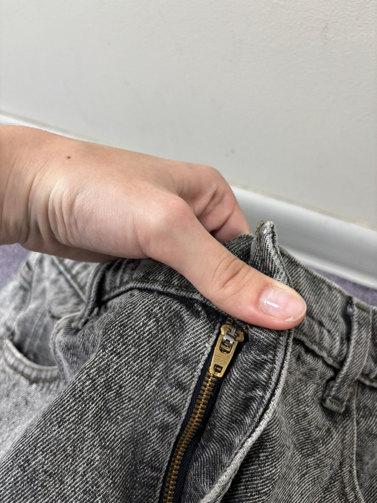 Levi's Vintage Levi’s 505 Made In USA Gray Acid Wash Denim Jeans Size US 36 / EU 52 - 13 Thumbnail