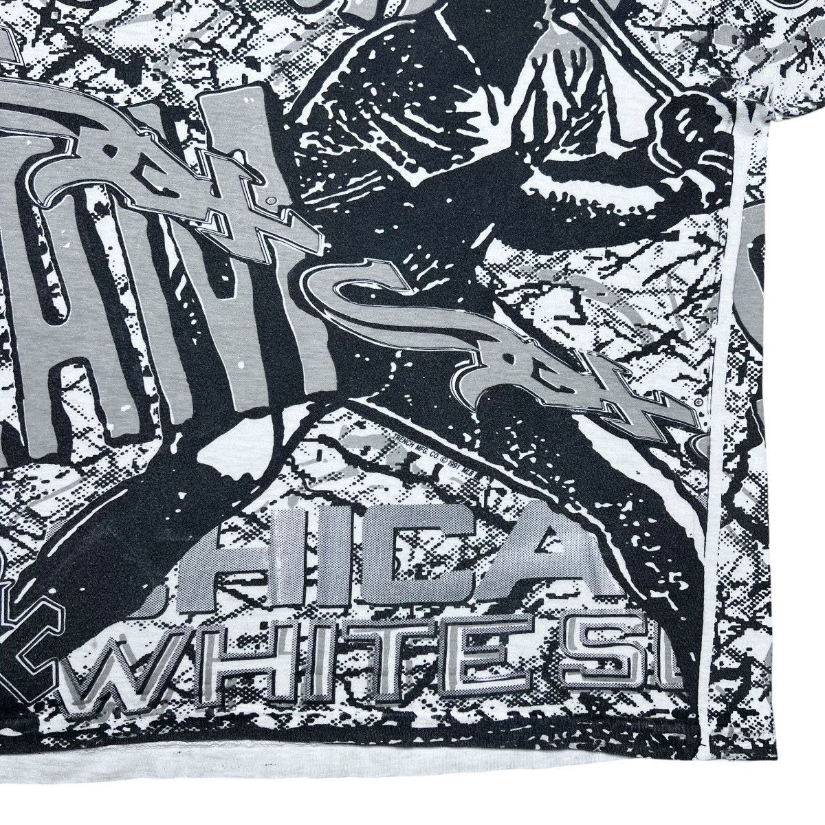 MLB Vintage 1991 MLB Chicago White Sox All Over Print Trench Tee Size US L / EU 52-54 / 3 - 15 Thumbnail