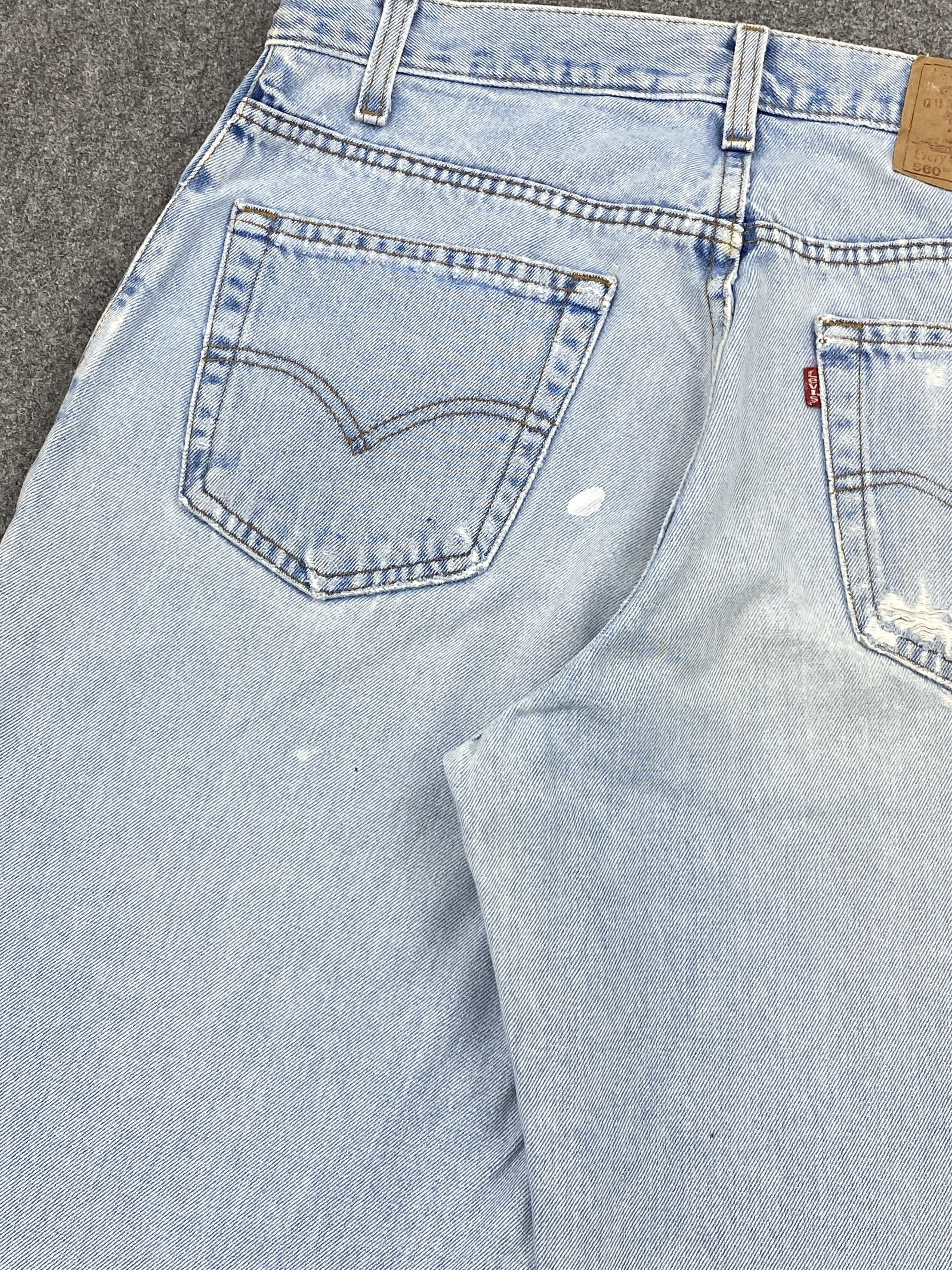 Levi's × Vintage Distressed Vintage 90s Levis 560 Light Wash Jeans DP2323 Size US 33 - 18 Thumbnail