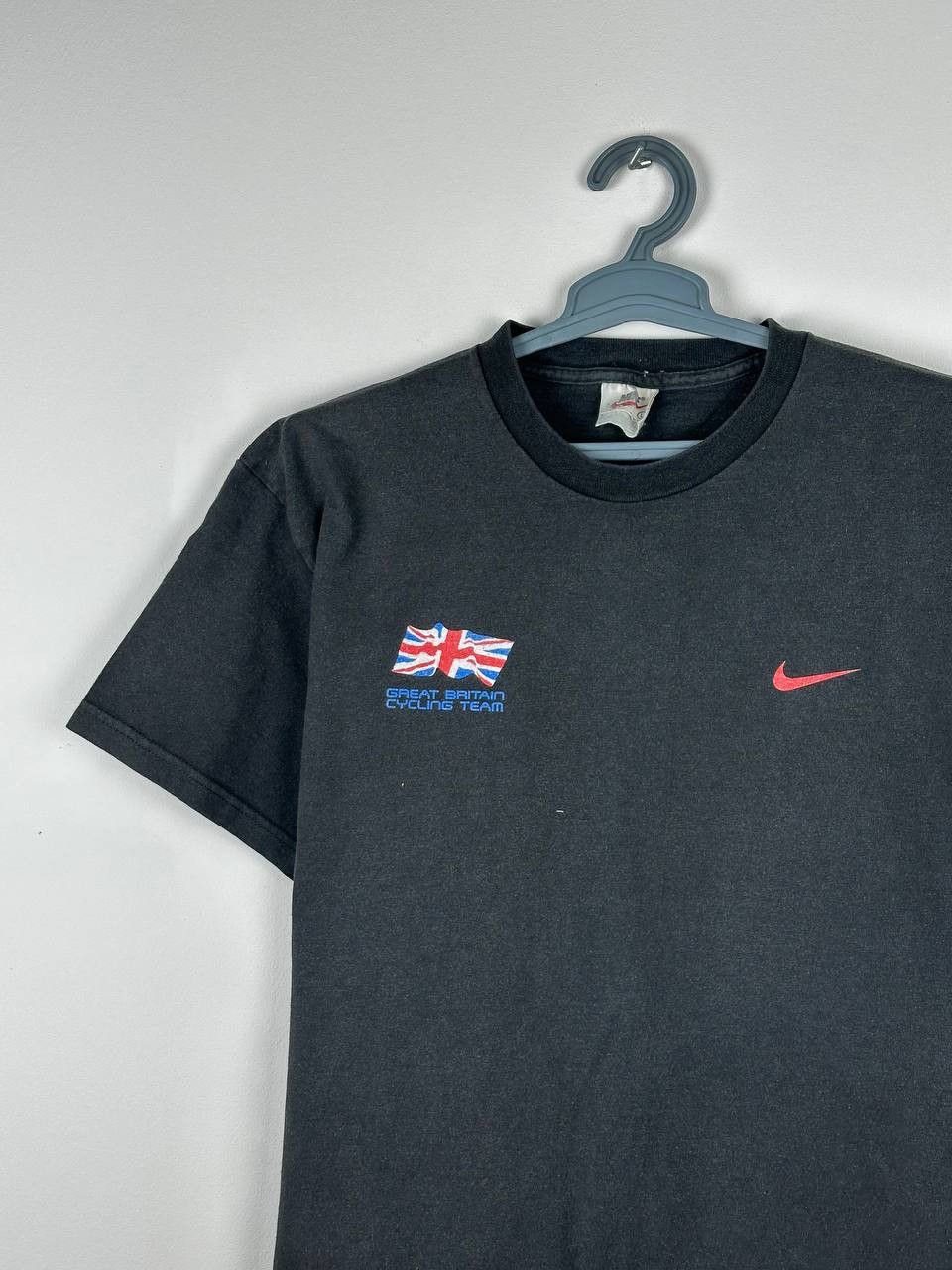 Nike × Vintage Vintage Faded Nike Great Britain Center Logo Swoosh T Shirt Size US L / EU 52-54 / 3 - 3 Thumbnail