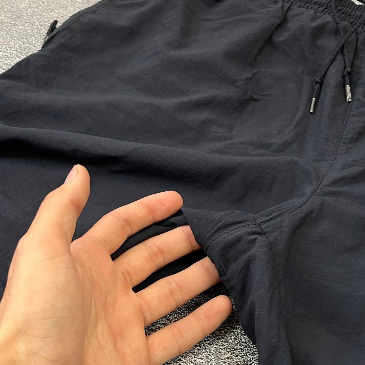 Nike Vintage 90's/Y2K Navy Track Pants Nylon Drill,Size L Size US 33 - 7 Thumbnail