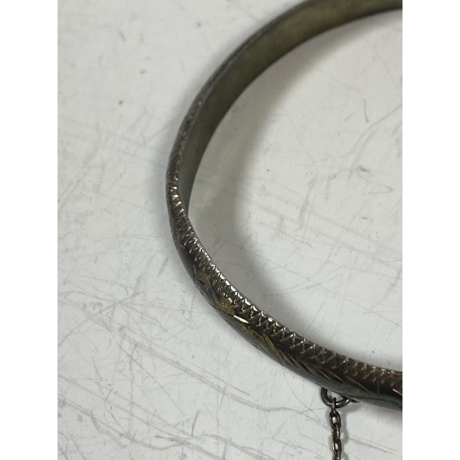 Other Vintage Silver Toned Etched Bangle Bracelet w/ Safety Chain Size ONE SIZE - 11 Thumbnail