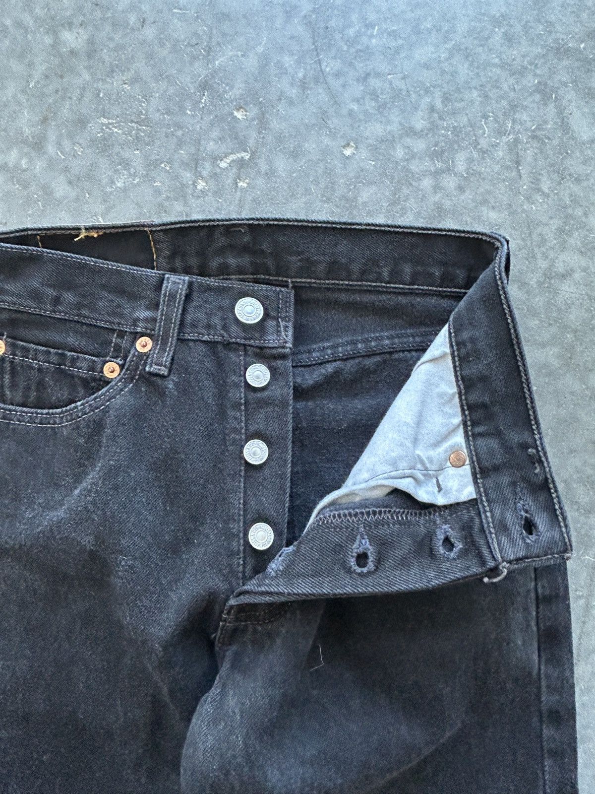 Levi's Vintage 90s Black Levis 501 Denim Jeans 26x32 Size US 26 / EU 42 - 5 Thumbnail