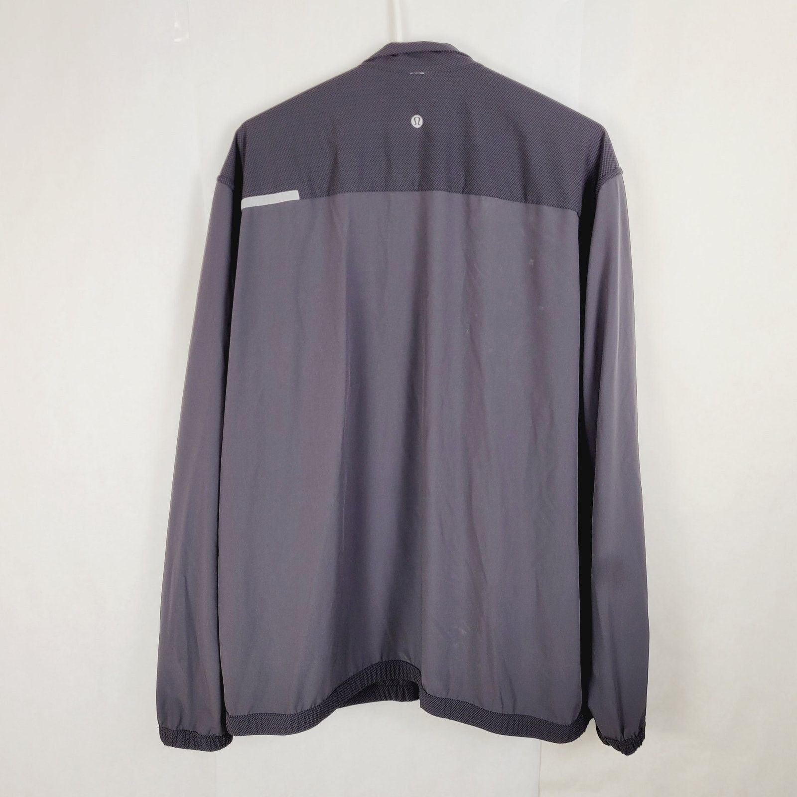 Lululemon Lululemon Men black and grey reversible full zip windbreaker Size US L / EU 52-54 / 3 - 2 Thumbnail